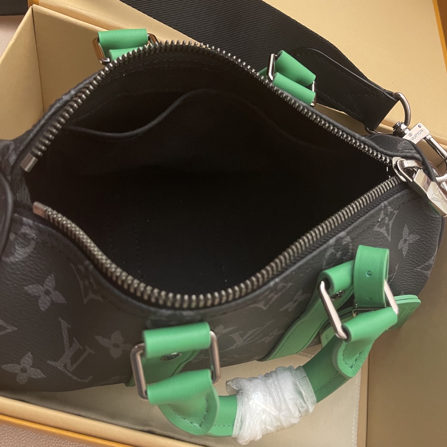 Louis Vuitton Keepall Bandouliere 25 Monogram Eclipse Canvas Handbag 8 i1752588364770 4565 0 7