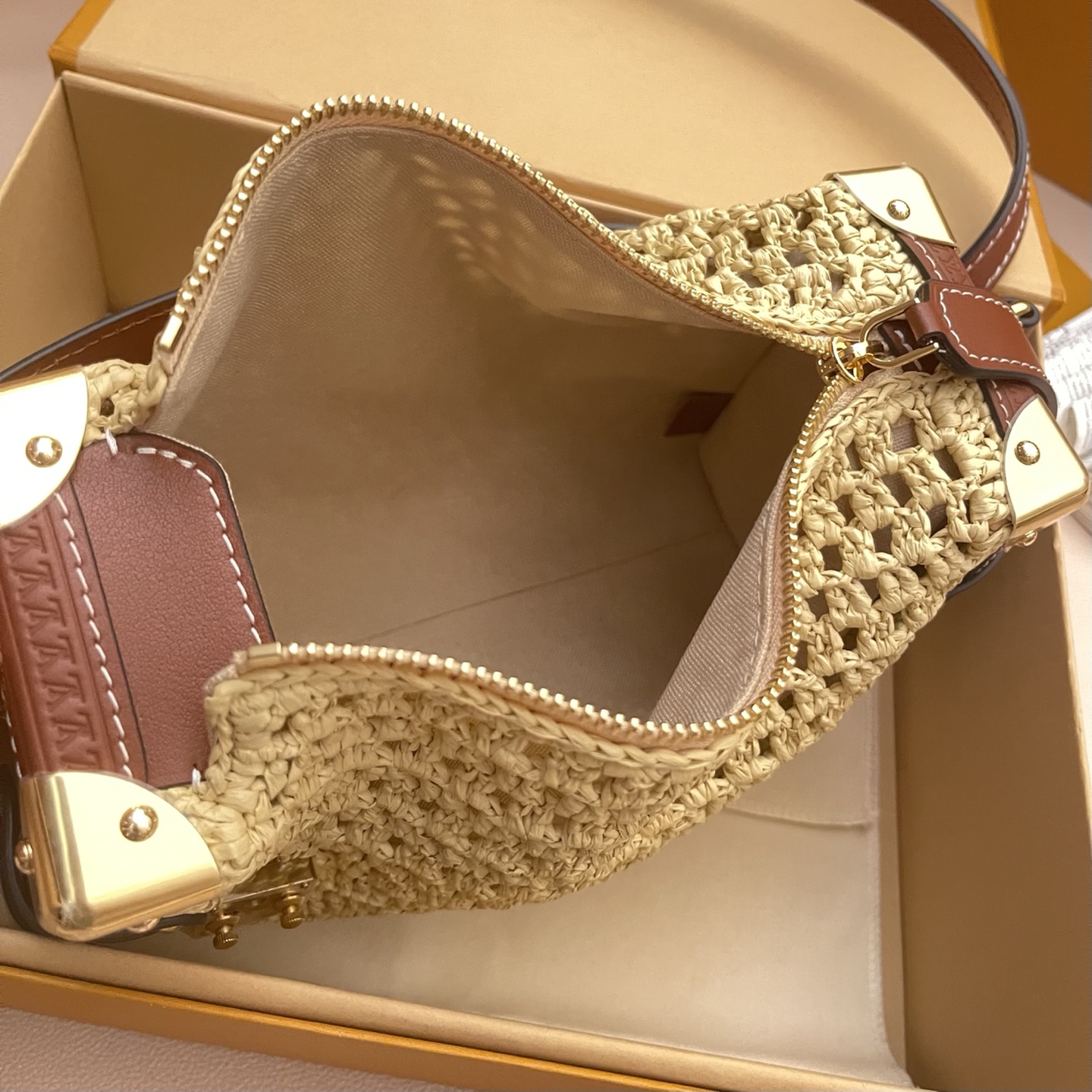 Louis Vuitton Side Trunk Medium Raffia Bag with Leather Trim 8 i1752589382809 2609 0 7