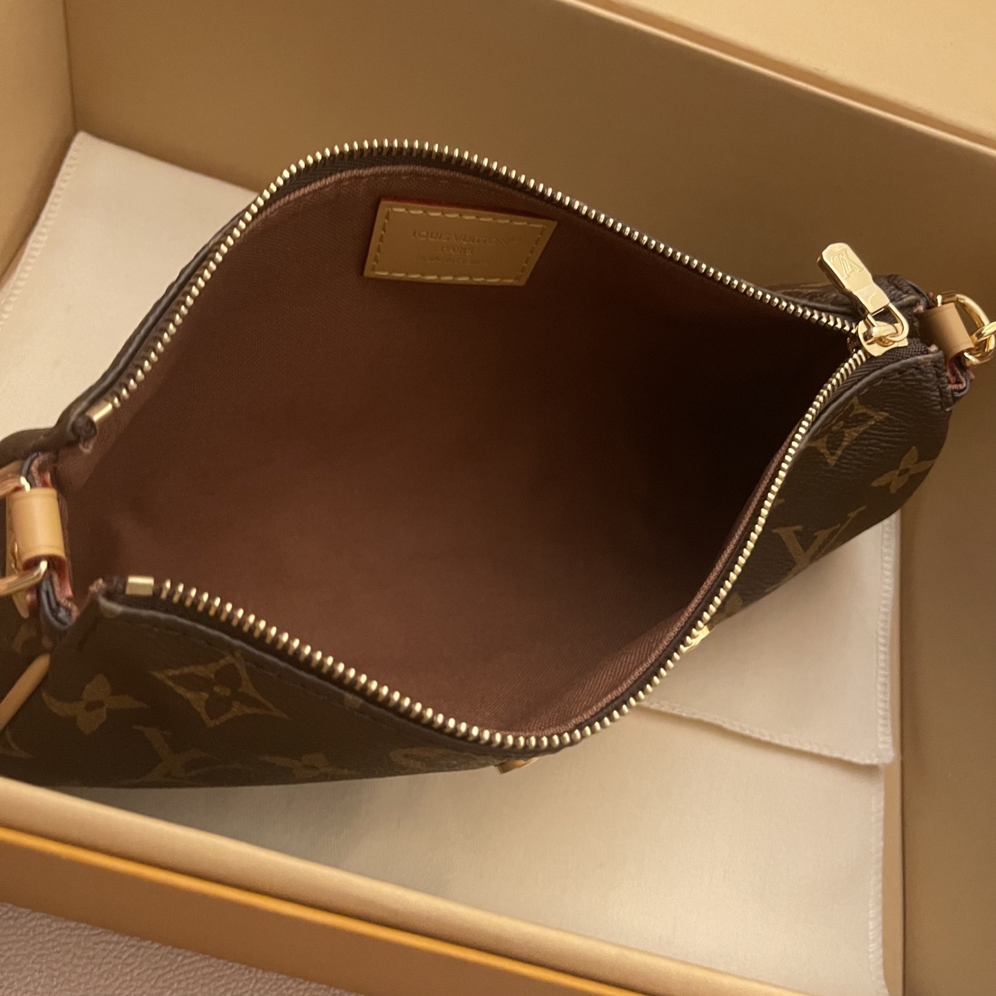 Louis Vuitton Monogram Pochette Eva Bag with Gold Chain - Stylish & Compact 8 i1752589505362 418 0 6