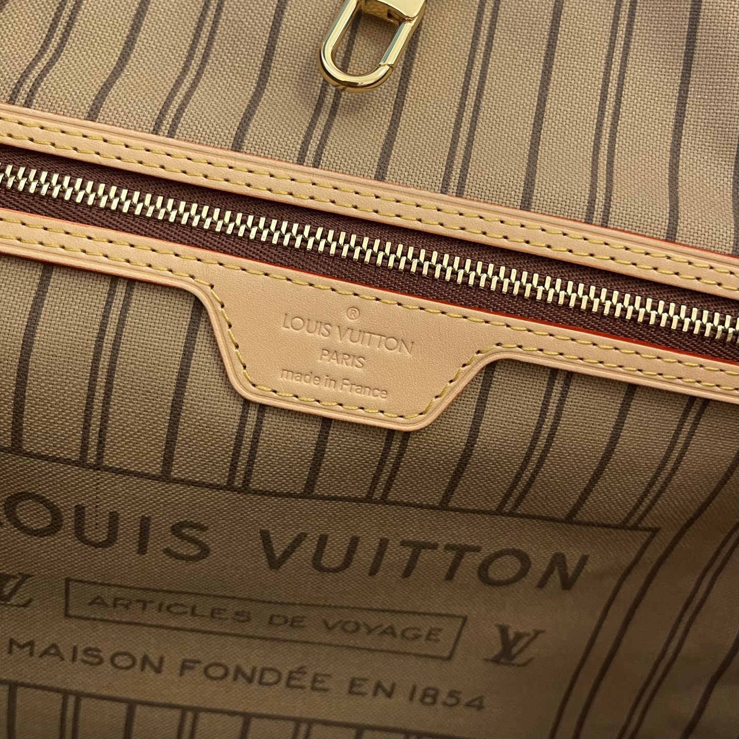 Louis Vuitton Neverfull MM Monogram Canvas Tote Bag with Leather Trim 7 i1754751397385 9608 0 6