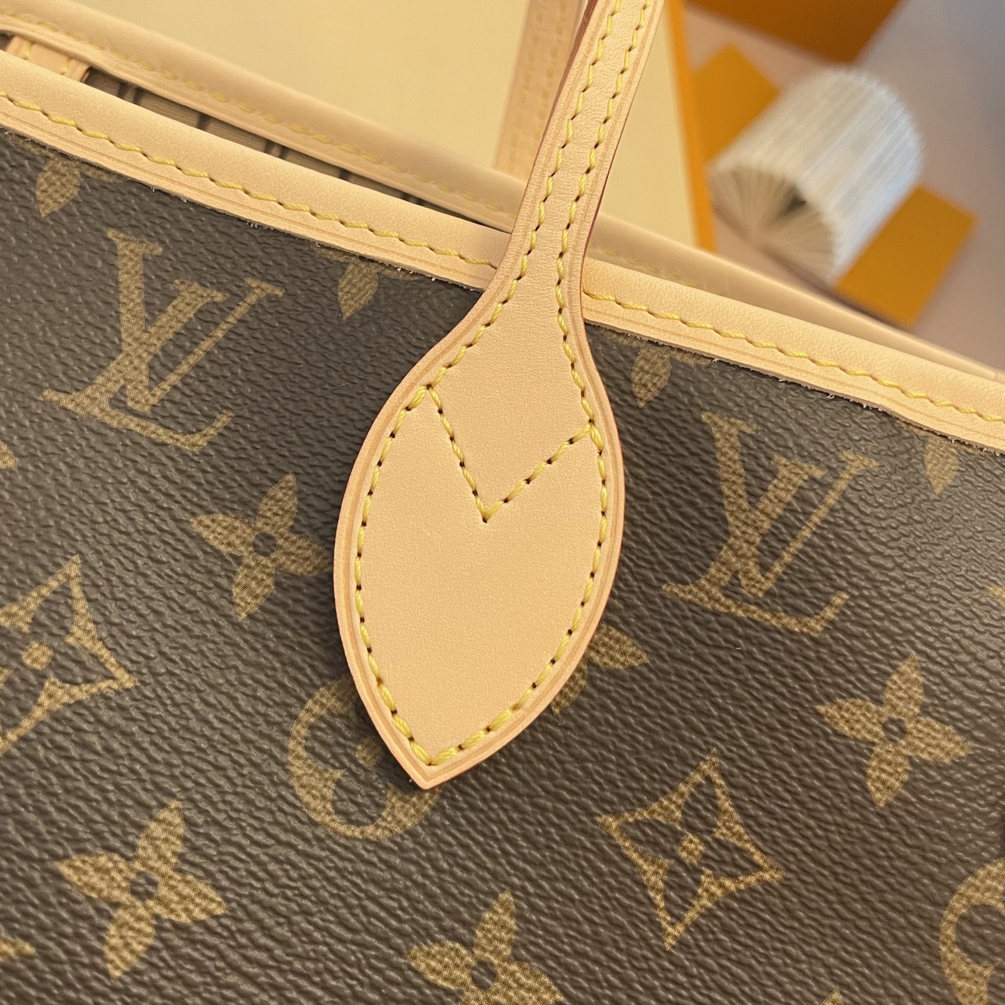 Louis Vuitton Neverfull MM Monogram Canvas Tote Bag with Leather Trim 4 i1754751397407 5433 0 3