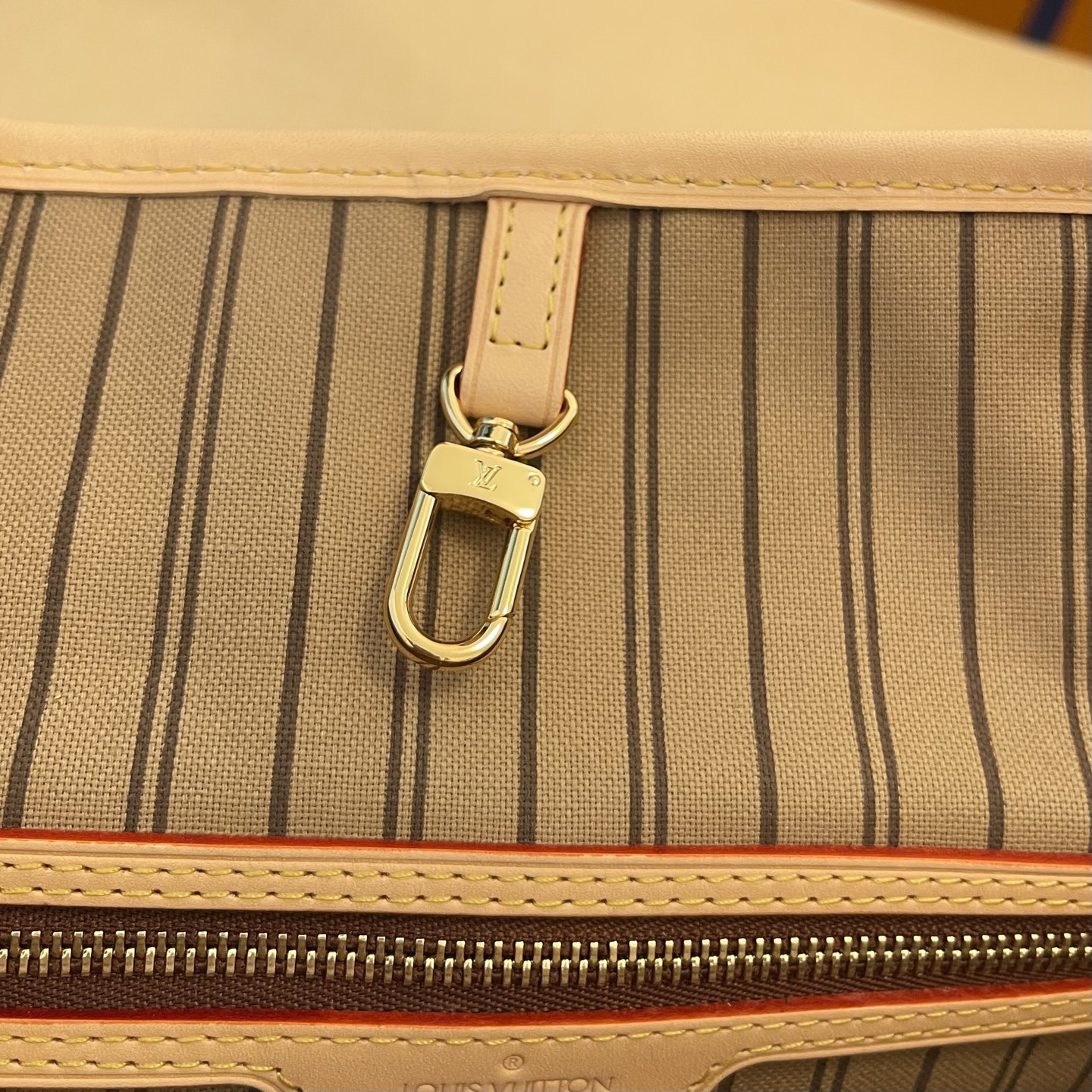 Louis Vuitton Neverfull MM Monogram Canvas Tote Bag with Leather Trim 6 i1754751404109 4648 0 5