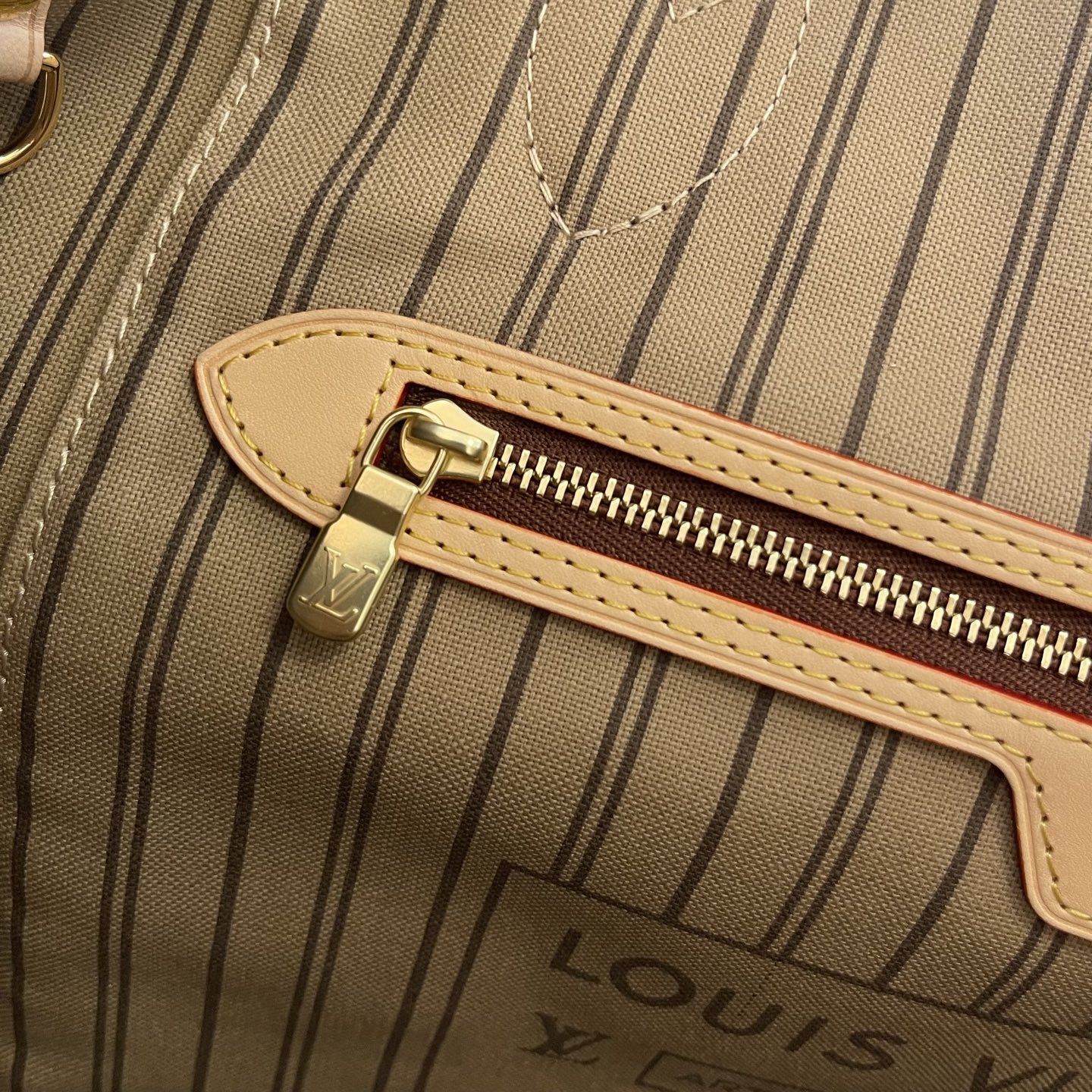 Louis Vuitton Neverfull MM Monogram Canvas Tote Bag with Leather Trim 8 i1754751404137 2765 0 7
