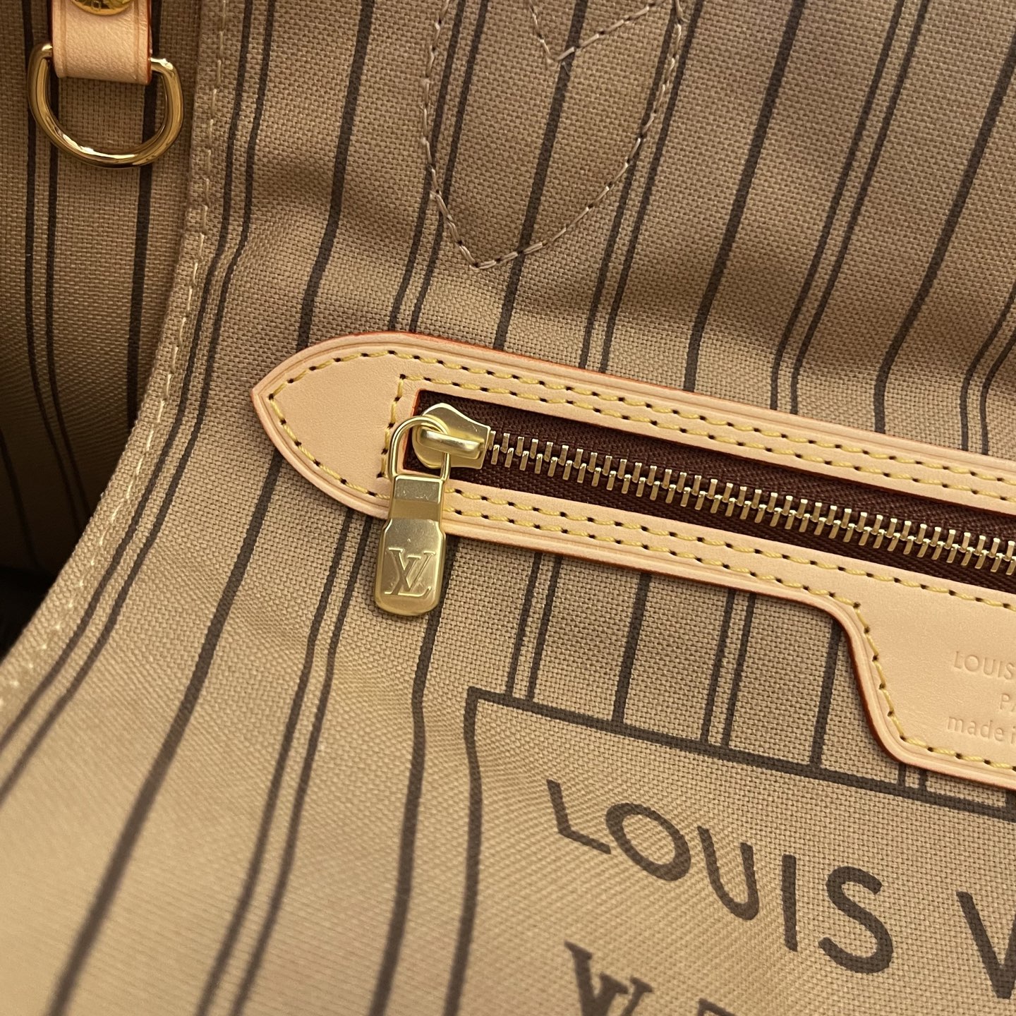 Louis Vuitton Neverfull Small Tote Bag Monogram Canvas with Leather Trim 8 i1754751805958 468 0 6