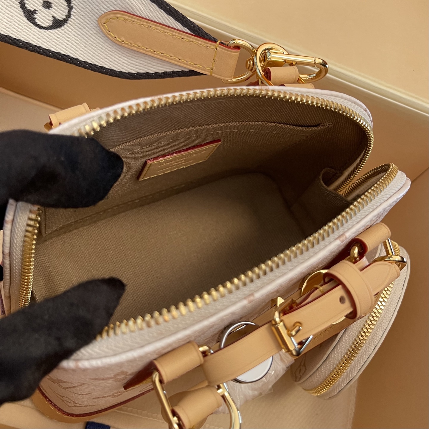 Louis Vuitton Alma Mini Bag,Monogram Coated Canvas,Beige,19.5 x 15 x 9 cm 8 i1754819607415 6470 0 6