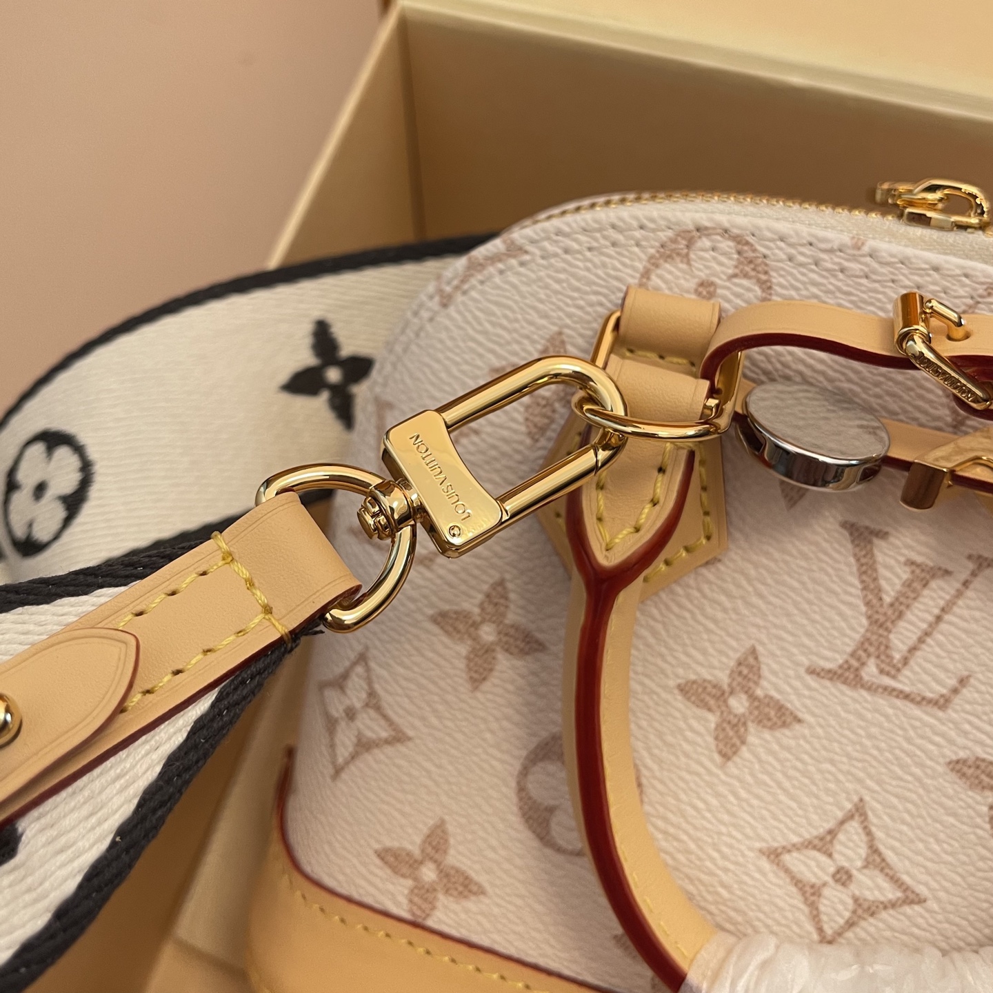 Louis Vuitton Alma Mini Bag,Monogram Coated Canvas,Beige,19.5 x 15 x 9 cm 5 i1754819607484 5485 0 4