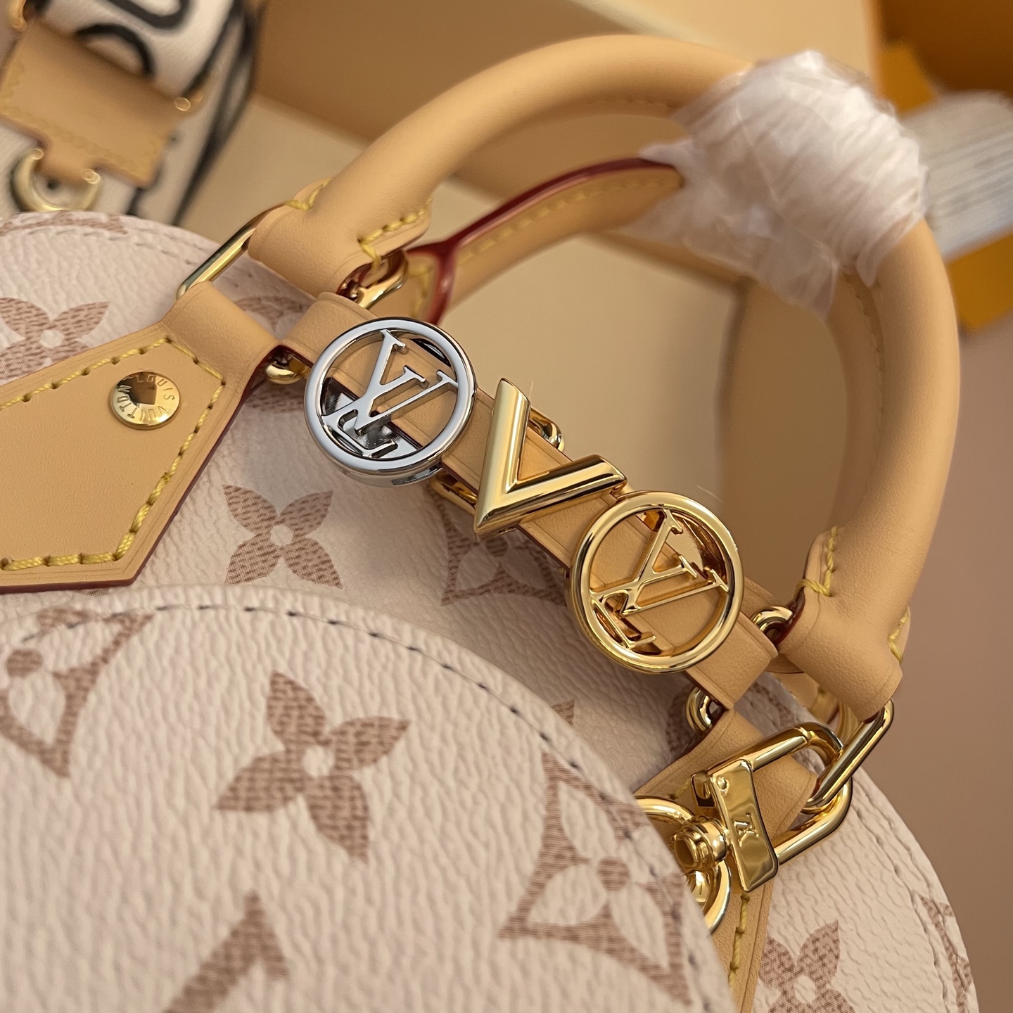 Louis Vuitton Alma Mini Bag,Monogram Coated Canvas,Beige,19.5 x 15 x 9 cm 3 i1754819607522 42 0 2