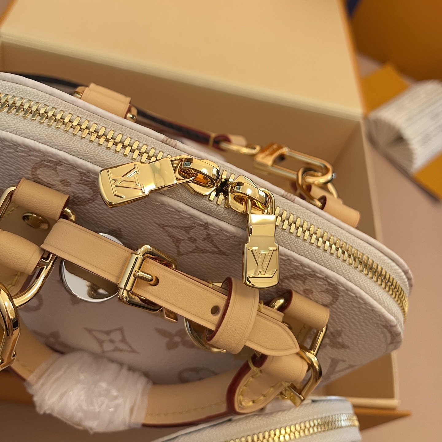 Louis Vuitton Alma Mini Bag,Monogram Coated Canvas,Beige,19.5 x 15 x 9 cm 6 i1754819609681 1678 0 5