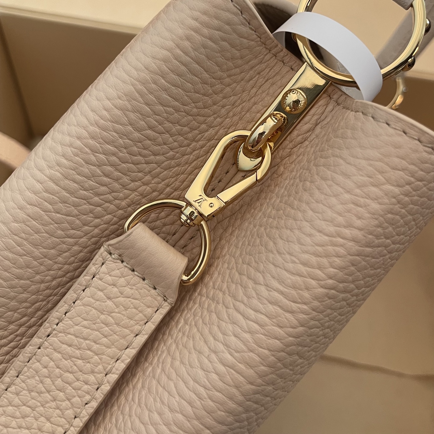Louis Vuitton Capucines BB Daydream Taurillon Leather Handbag - M25461 7 i1754914390564 2966 0 4