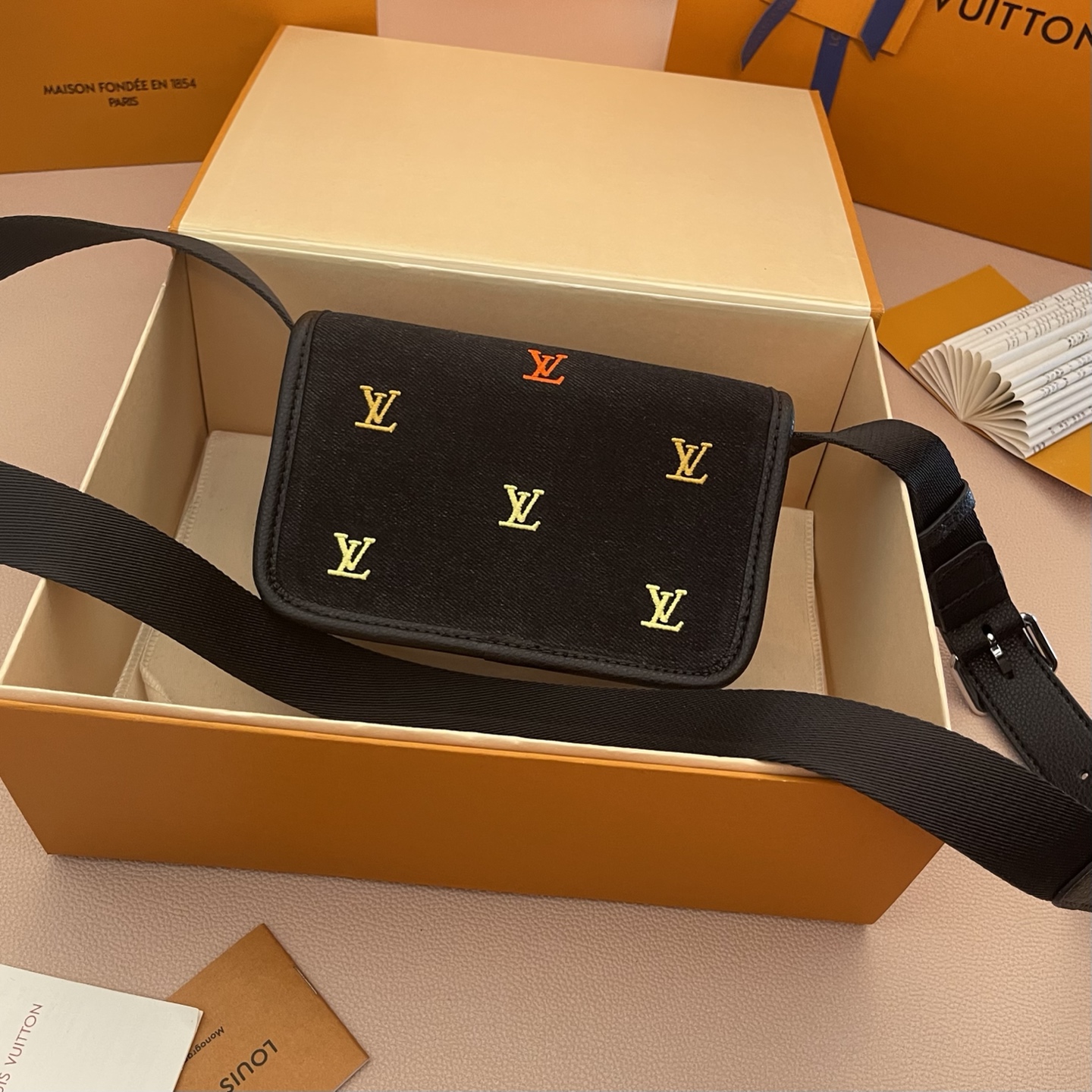 LOUIS VUITTON Bosphore Mini Camera Bag,Elegant Design, Compact Size 2 i1754915354053 5416 0 1