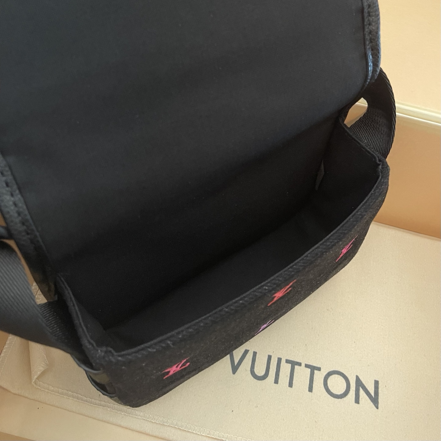 LOUIS VUITTON Bosphore Mini Camera Bag,Elegant Design, Compact Size 9 i1754915358047 3729 0 8