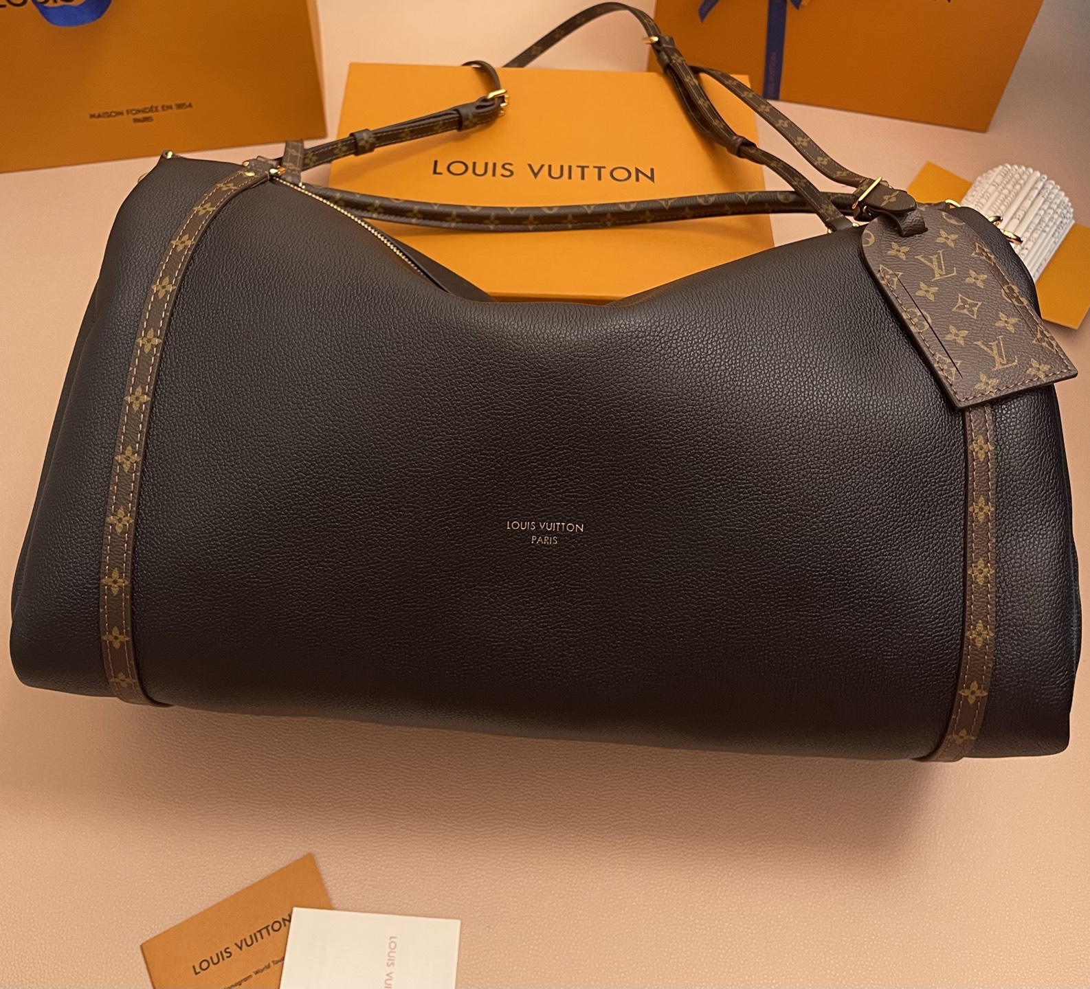 Louis Vuitton Express Bag: Stylish Leather Handbag with Classic Monogram Trim 1 i1755067499180 7786 0 0