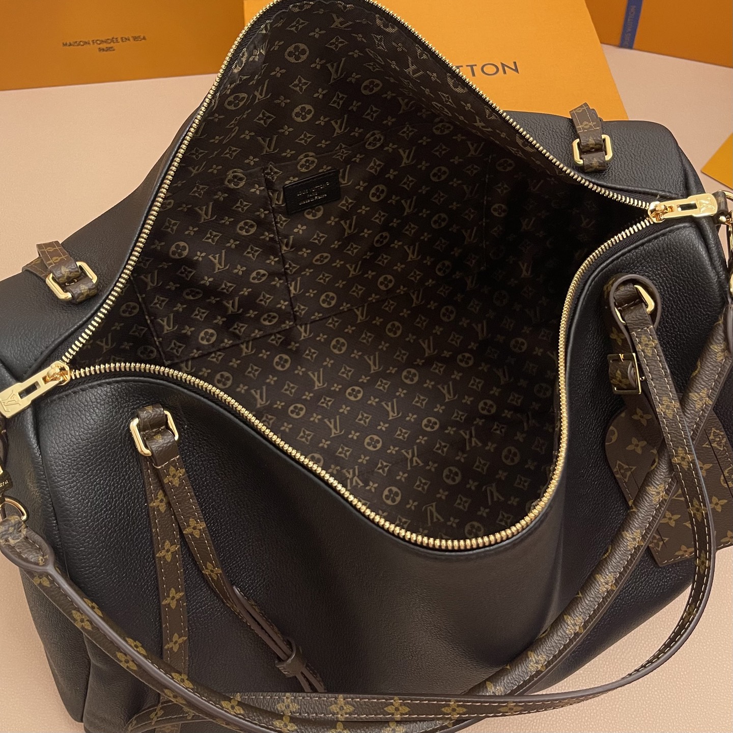 Louis Vuitton Express Bag: Stylish Leather Handbag with Classic Monogram Trim 8 i1755067499180 8945 0 7