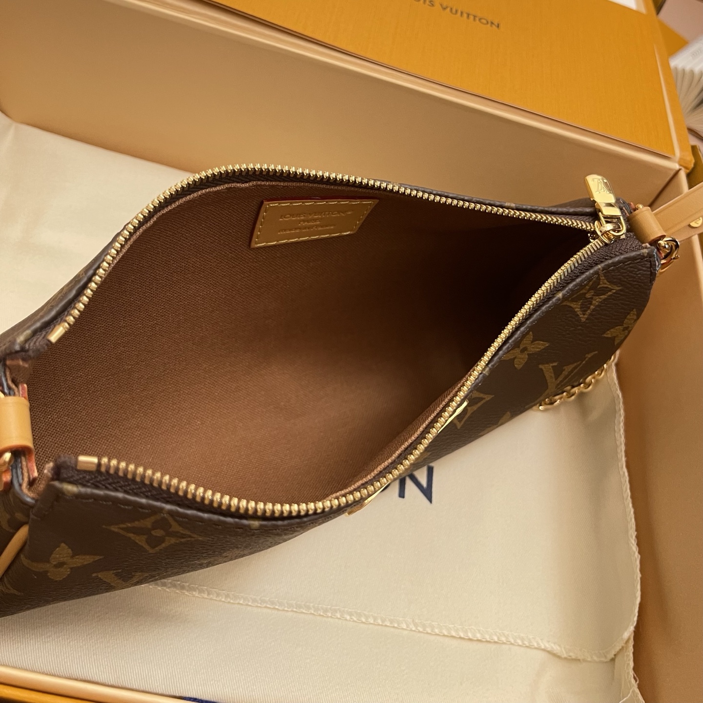 Louis Vuitton Pochette Eva Monogram Canvas Clutch Bag with Chain M13567 9 i1755068839799 3571 0 8