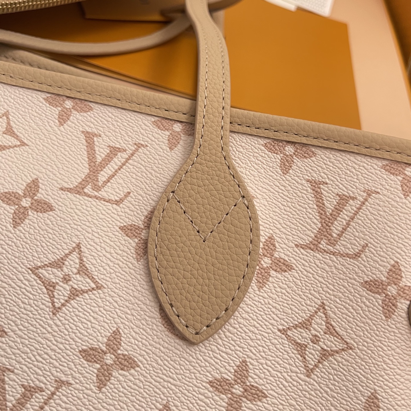 Louis Vuitton Neverfull Inside Out Medium Tote Bag - Stylish and Spacious 2 i1755069257396 534 0 5