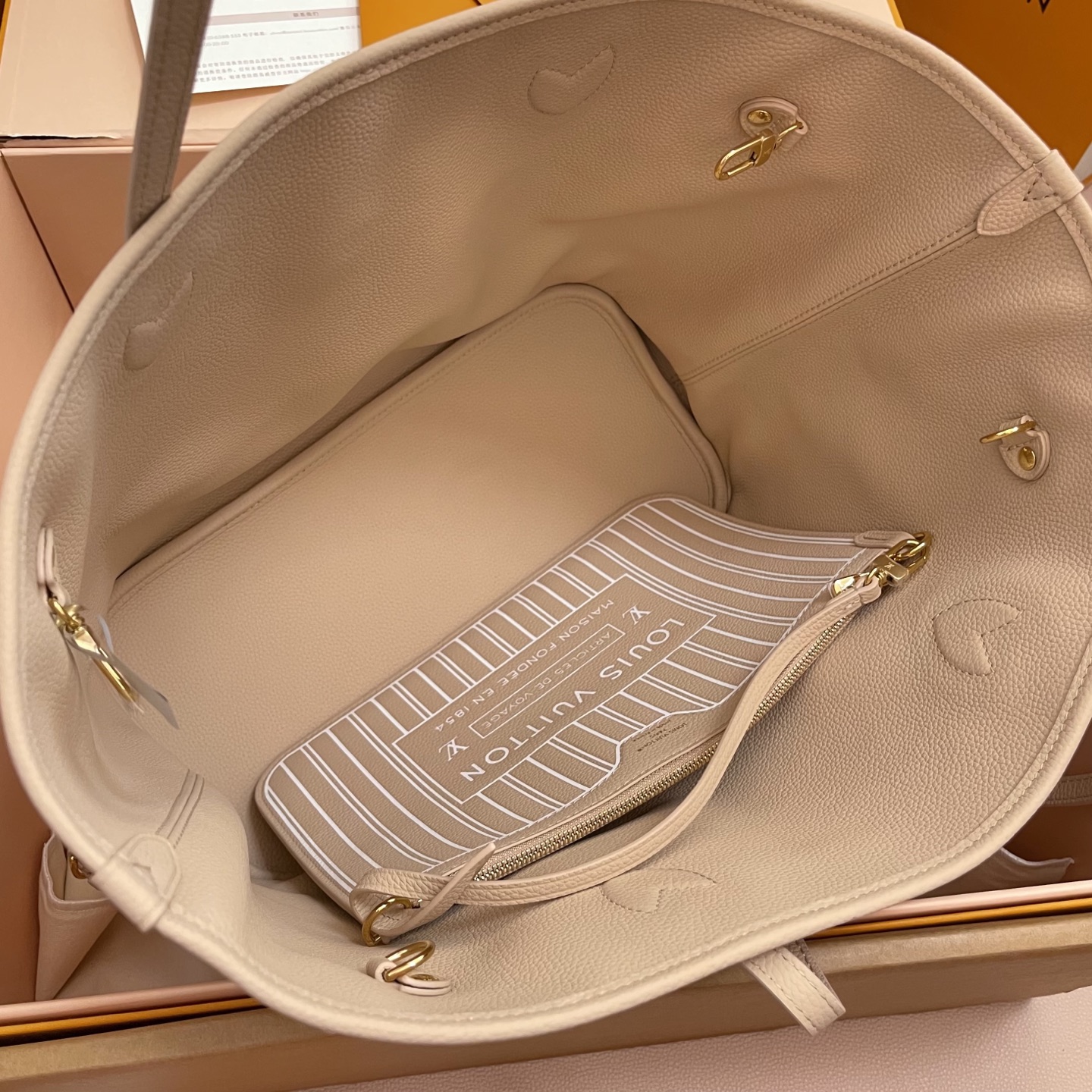 Louis Vuitton Neverfull Inside Out Medium Tote Bag - Stylish and Spacious 8 i1755069257689 1646 0 7