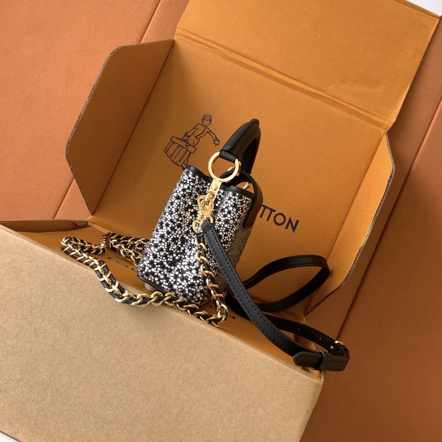 Louis Vuitton Capucines East-West Nano Bag, Premium Quality 4 i1756305296847 5898 0 2