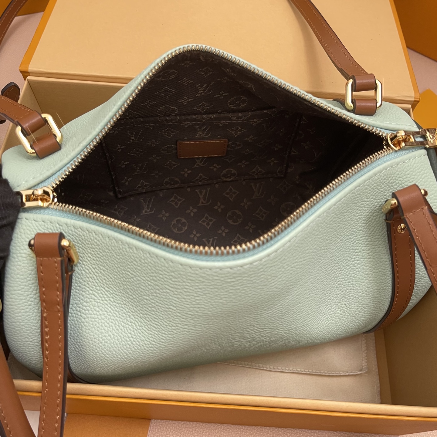 Louis Vuitton Green Leather Expressential Small Handbag With Lock 8 i1756537644705 2400 0 6