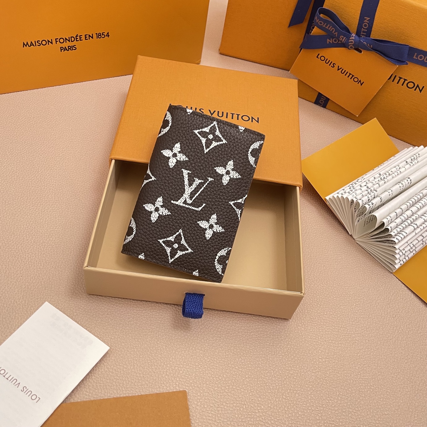 Louis Vuitton Pocket Organizer Monogram Bandoulière Leather Wallet 2 i1756540824985 8325 0 0