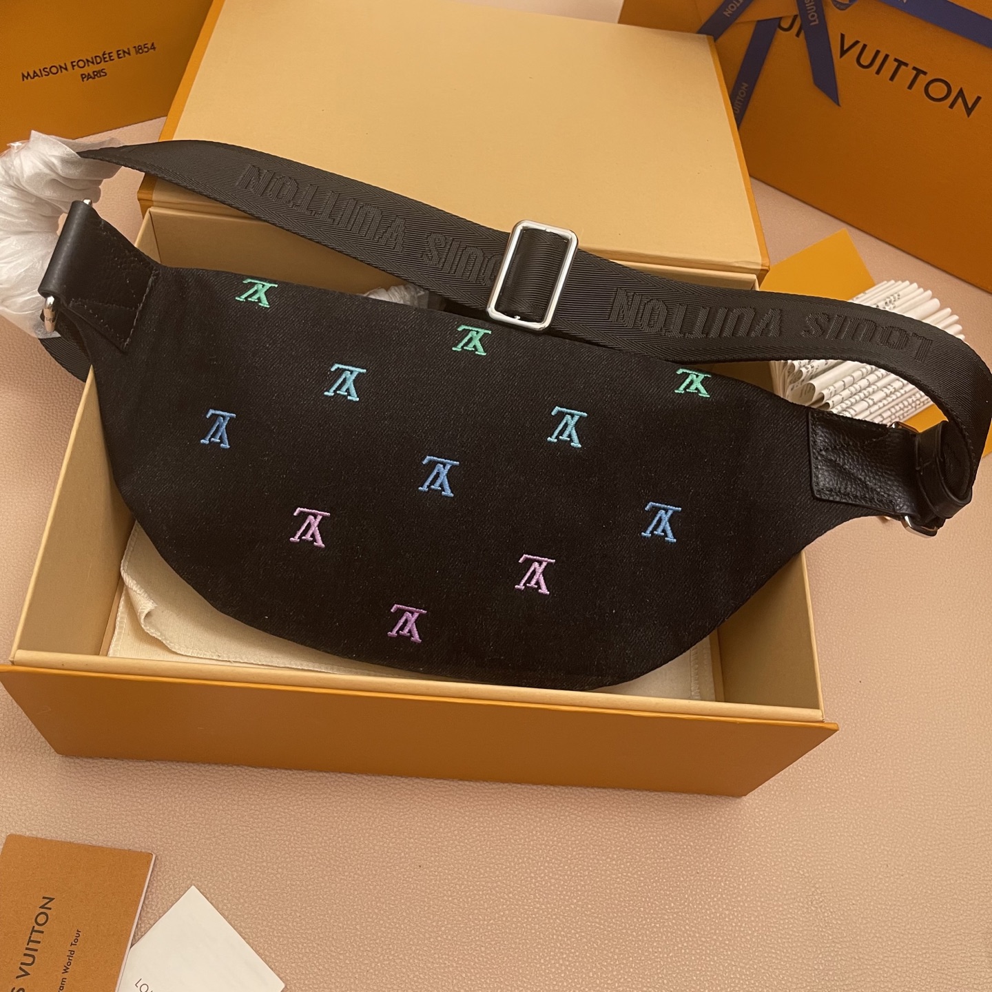 Louis Vuitton Rush Bumbag Blason Denim Waist Bag, M13961, 30 x 15 x 8 cm 2 i1756708296027 5212 0 1