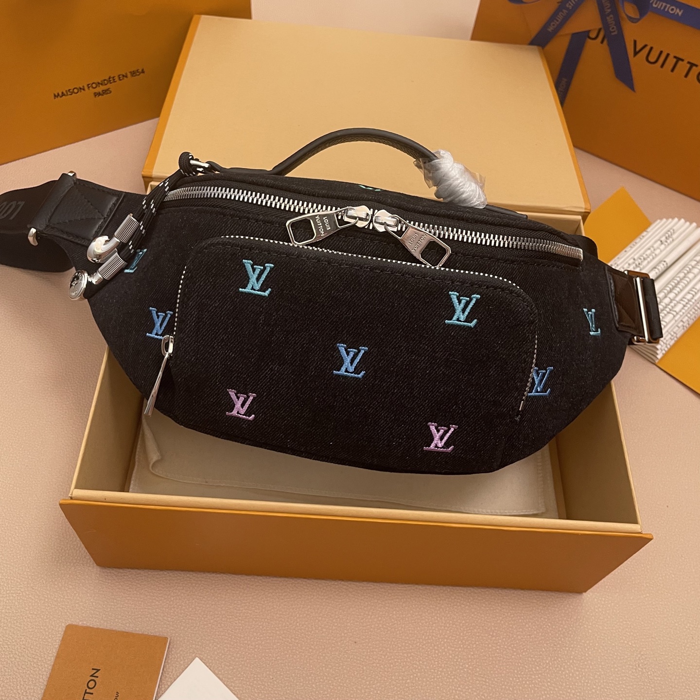 Louis Vuitton Rush Bumbag Blason Denim Waist Bag, M13961, 30 x 15 x 8 cm 1 i1756708296118 5833 0 0