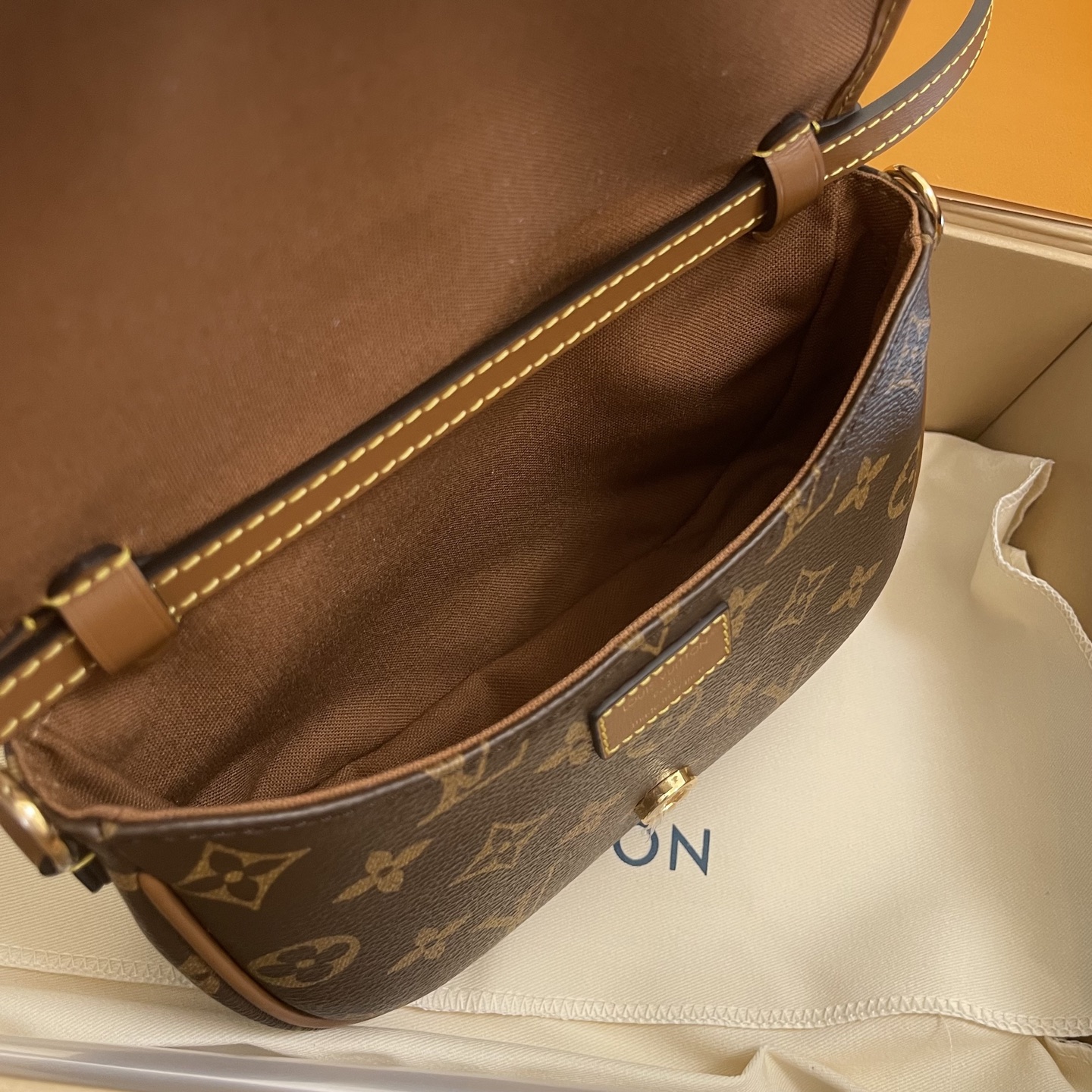 Louis Vuitton Duo BB Monogram Coated Canvas Bag, 19 x 14 x 6 cm 7 i1756709528375 4262 0 5
