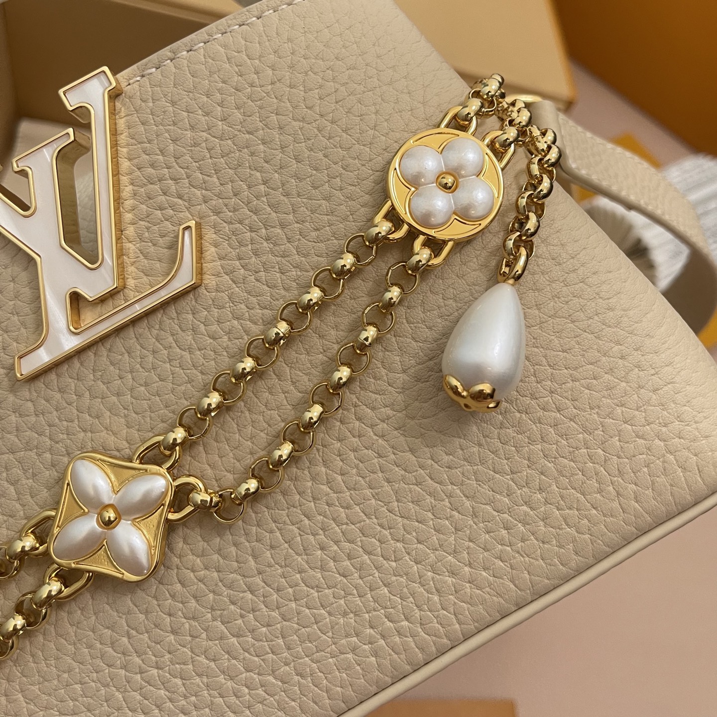 Louis Vuitton Capucines BB Handbag: Taurillon Leather, Elegant Design 4 i1757402466910 8479 0 3