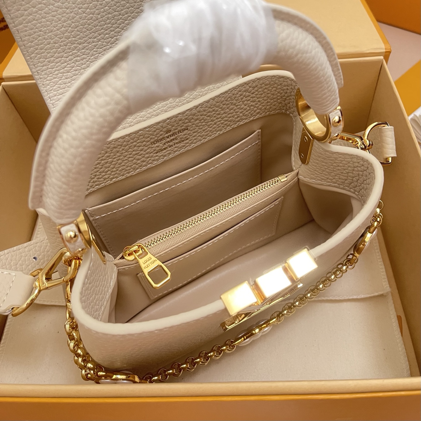 Louis Vuitton Capucines BB Handbag: Taurillon Leather, Elegant Design 8 i1757402467654 9206 0 7