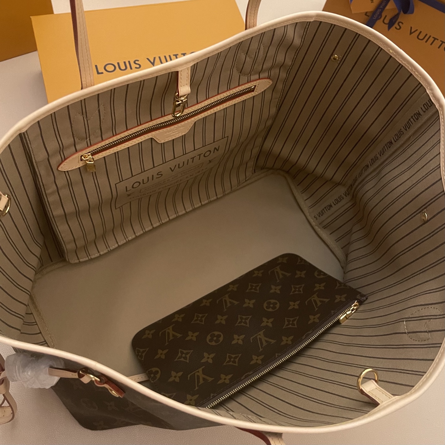 Louis Vuitton Neverfull Large Tote Bag Monogram Canvas with Leather Trim 6 i1760705466158 3235 0 5