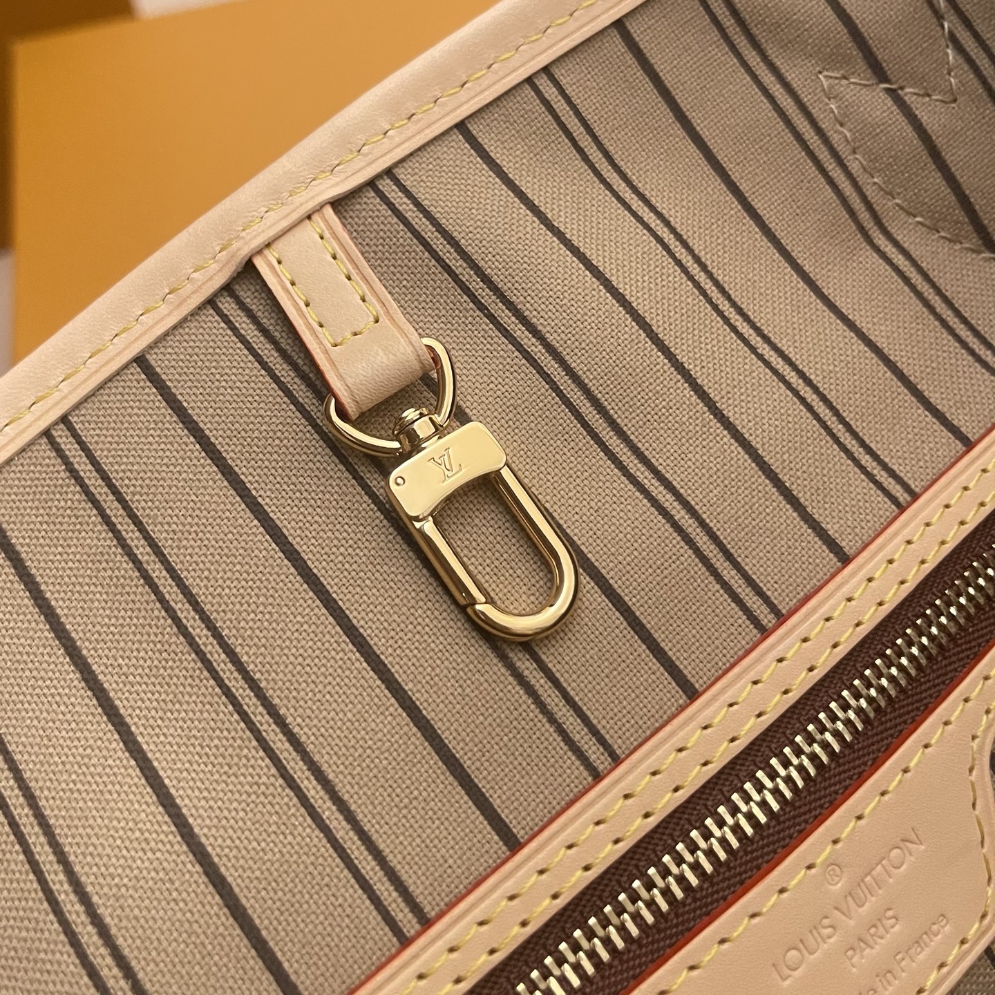 Louis Vuitton Neverfull Large Tote Bag Monogram Canvas with Leather Trim 9 i1760705467779 932 0 8