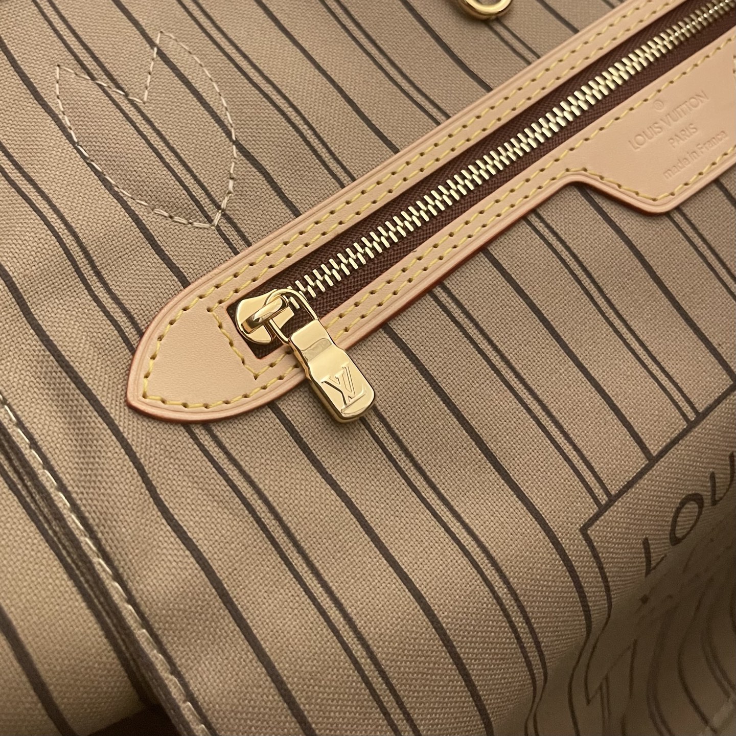 Louis Vuitton Neverfull Large Tote Bag Monogram Canvas with Leather Trim 8 i1760705467789 9842 0 7