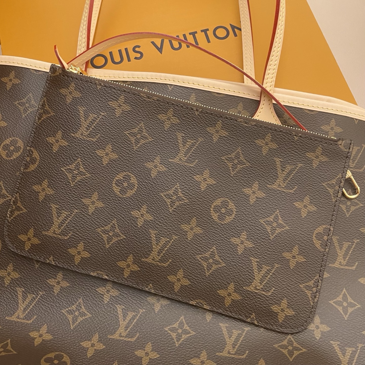 Louis Vuitton Neverfull Large Tote Bag Monogram Canvas with Leather Trim 5 i1760705467872 7134 0 4