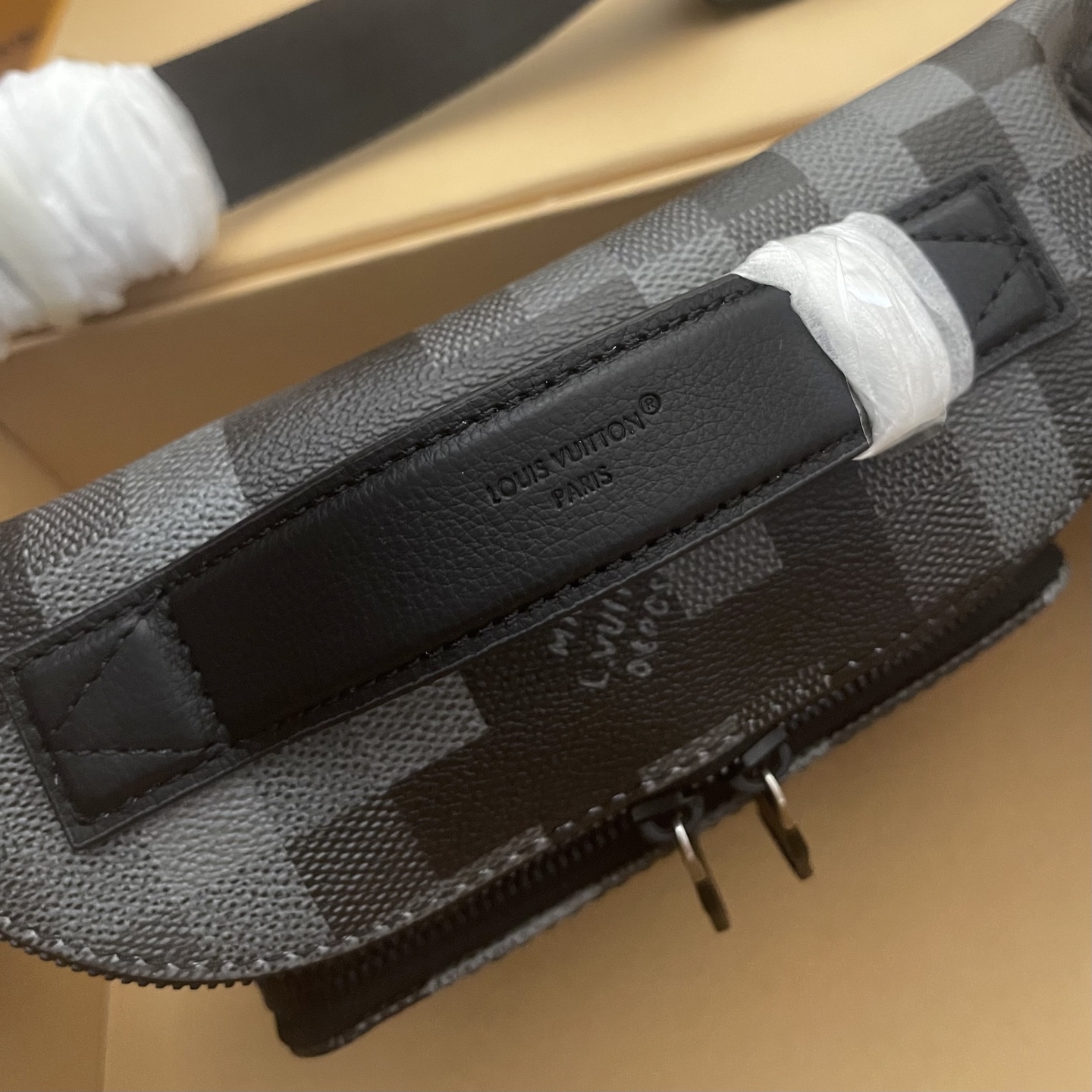 Louis Vuitton Rush Waist Bag Damoflage Black Canvas,30*15*8 cm 6 i1760783923792 1946 0 5