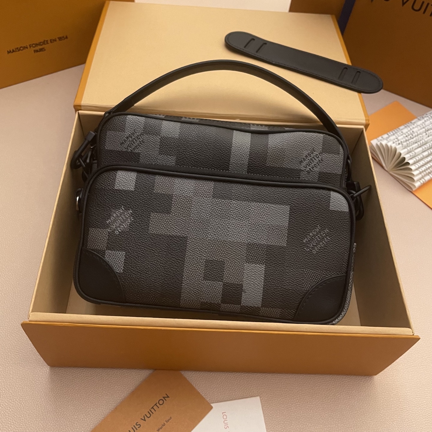 Louis Vuitton Nil Messenger Bag Damoflage Black Coated Canvas, 25 x 17.5 x 11 cm