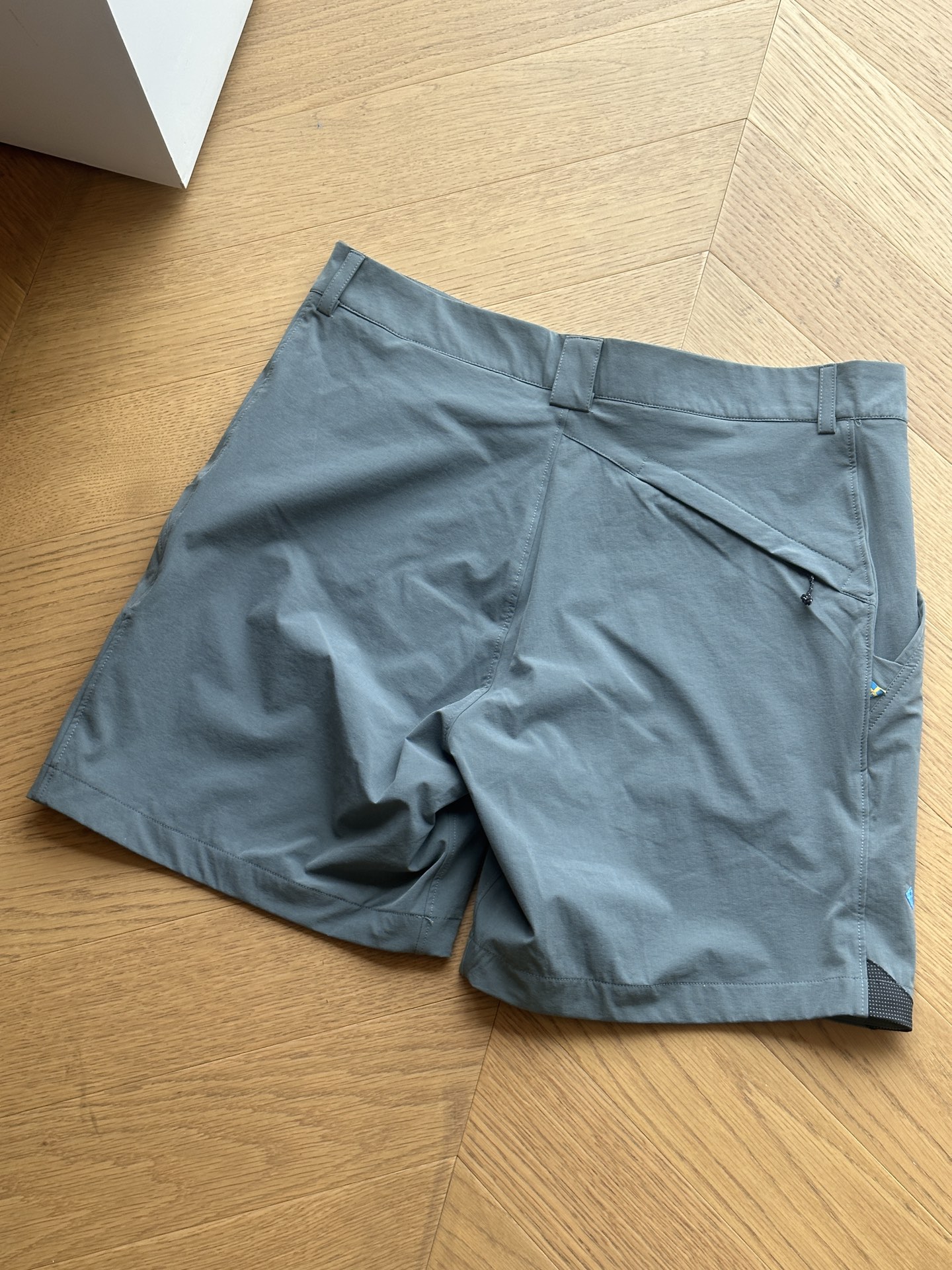 供💰110 🇷🇺Klattermusen攀山鼠 轻量多功能软壳短裤🇷🇺男女同款
M~xxl
黑色 灰色 绿色
🌘Vanadis 3.0 Shorts,范娜迪斯风壳短裤以轻量和舒适为特点Wind Stretch,85%Ultramid®生物基再生聚酰胺纤维+15%弹性纤维,这种面料的优势是当你处于高强度运动状态,该面料具备优秀透气与导湿功能
尺码表:
M腰围80臀围108裤长50
建议120-135斤
L腰围84臀围112裤长51
建议135-150斤
XL腰围88臀围116裤长52
建议150-165斤
XXL腰围92臀围120裤长53
建议165-180斤