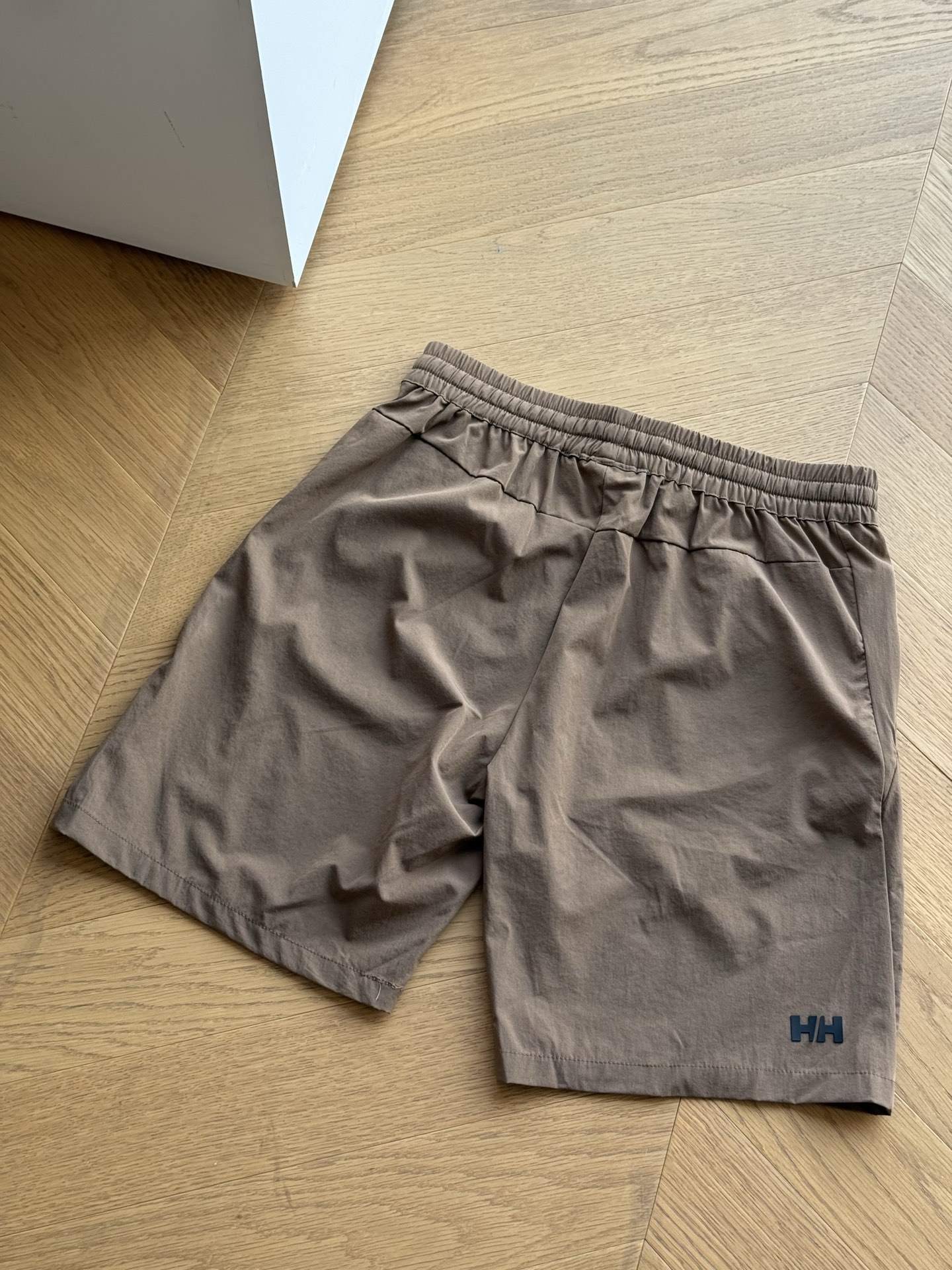 供💰90 🇷🇺HELLY HANSEN/HH 夏季 ARCV系列 基础短裤🇷🇺
黑色 绿色 咖色
M~xxl
🌘户外轻量化面料,轻微防泼水防晒效果。前后字母logo印花点缀!四面弹力,户外徒步爬山跑步,无拘无束
尺码表:
M: 腰围 76 臀围108 裤长47 建议100-130斤左右
L: 腰围80 臀围112 裤长48 建议130-150斤左右
XL:腰围84 臀围116 裤长49 建议150-170斤左右
XXL:腰围88 臀围120 裤长50 建议170-190斤左右