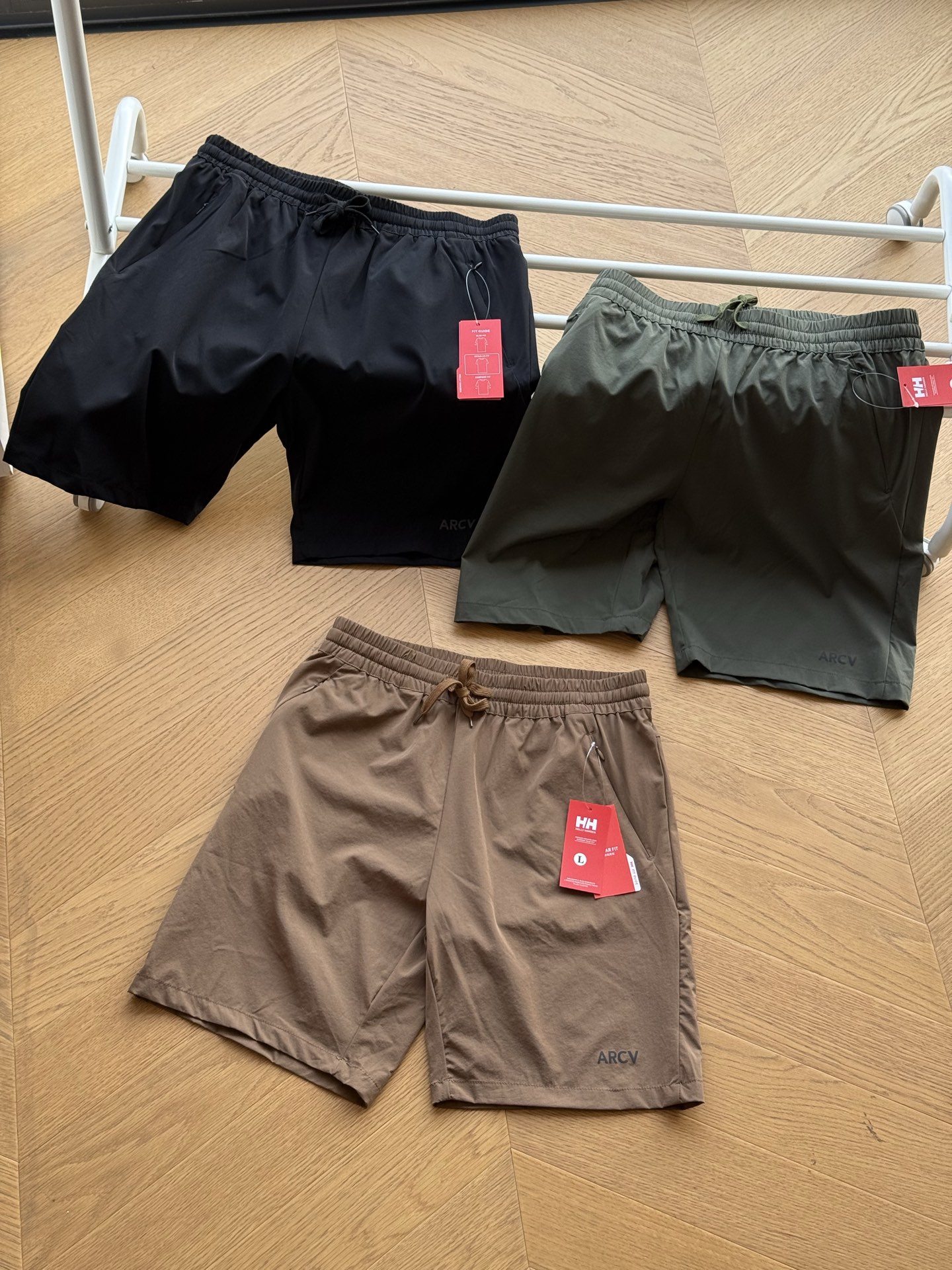 供💰90 🇷🇺HELLY HANSEN/HH 夏季 ARCV系列 基础短裤🇷🇺
黑色 绿色 咖色
M~xxl
🌘户外轻量化面料,轻微防泼水防晒效果。前后字母logo印花点缀!四面弹力,户外徒步爬山跑步,无拘无束
尺码表:
M: 腰围 76 臀围108 裤长47 建议100-130斤左右
L: 腰围80 臀围112 裤长48 建议130-150斤左右
XL:腰围84 臀围116 裤长49 建议150-170斤左右
XXL:腰围88 臀围120 裤长50 建议170-190斤左右