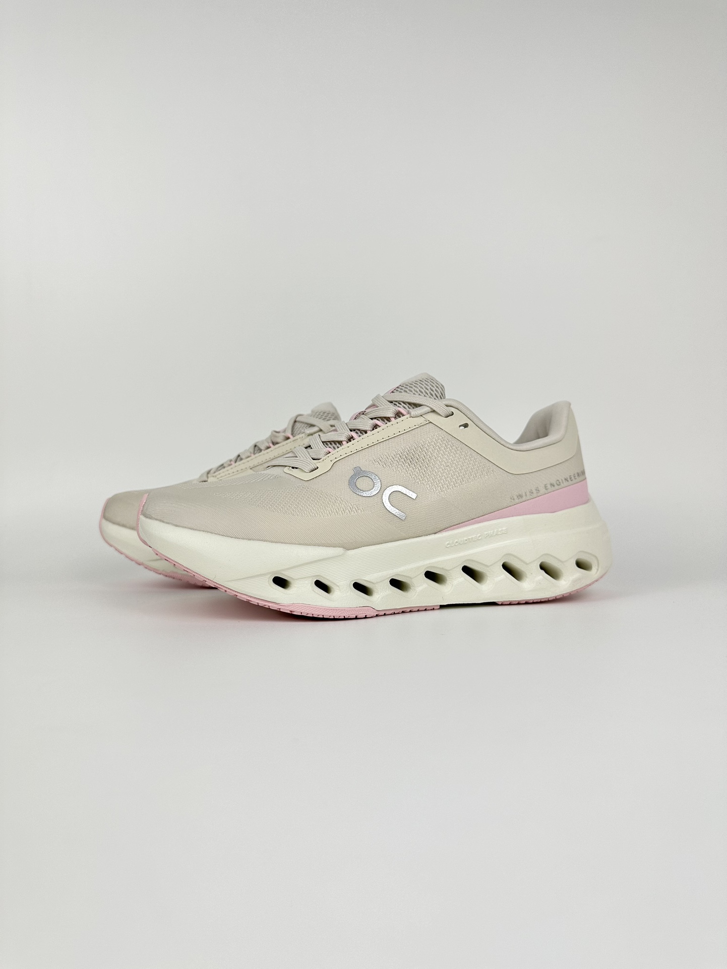 NO:270655,Spot, exclusive autumn and winter new products, company-level high quality On Aopa Cloudsurfer Next new synchronous official website, versatile non-slip, wear-resistant casual and lightweight, cushioned running shoes, original development, zero distance for counter, lightweight and comfortable, unwilling to take off when worn, that's how it is. Size: 36 37 38 39 40 41,19860909现货 独家秋冬新品 公司级高品质 On昂跑 Cloudsurfer Next 新款同步官网 百搭防滑耐磨休闲轻便 缓震跑步鞋 原版开发 专柜零距离 轻巧舒适性强 穿上不舍得脱 就是这样嗨. 尺码Size:36 37 38 39 40 41,,Men's shoes