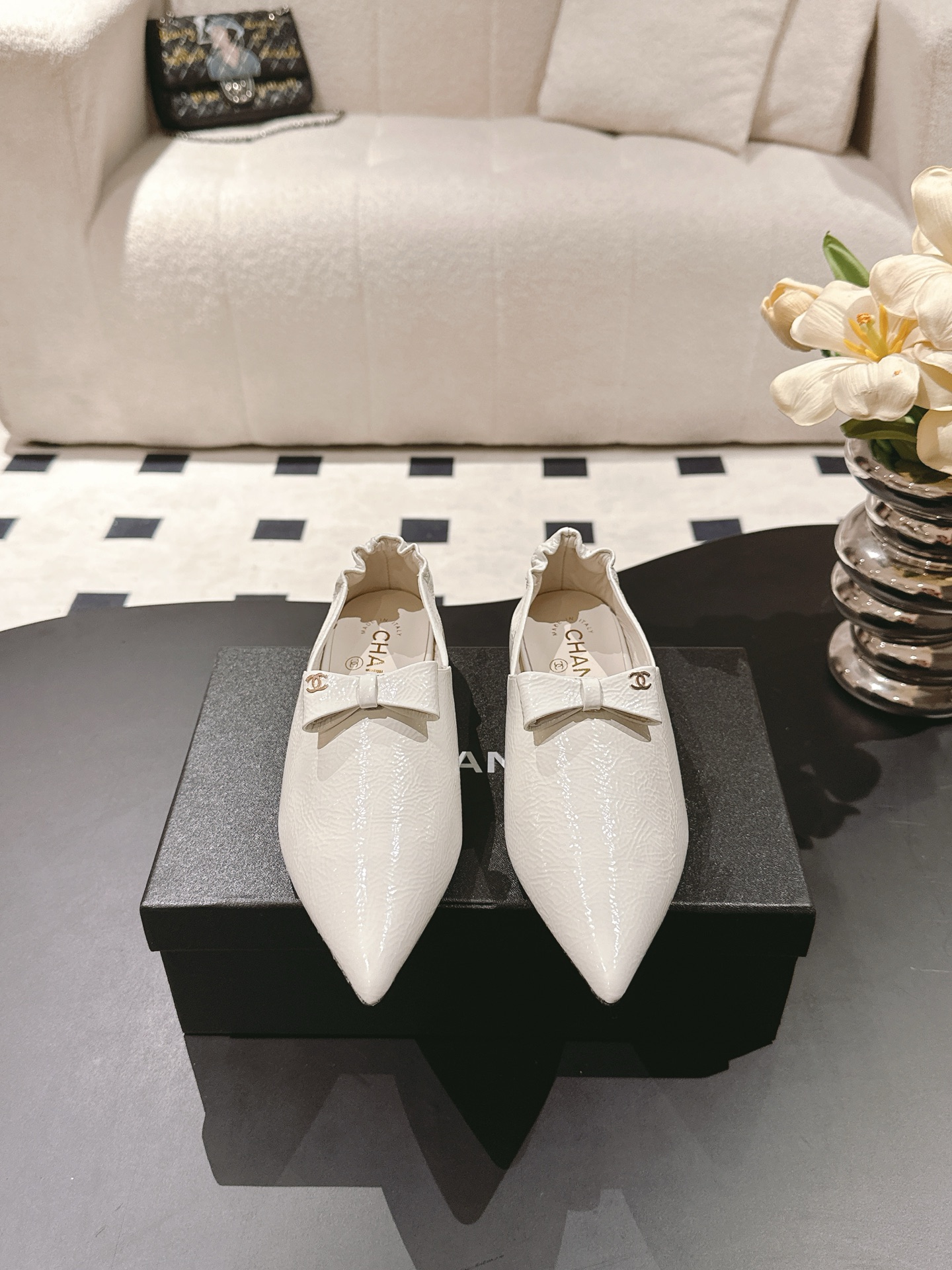 Chanel 𝟐𝟓𝐒𝐒 Zapatos nuevos con lazo de principios de otoño, tacones planos pequeños y fragantes con punta en punta,…