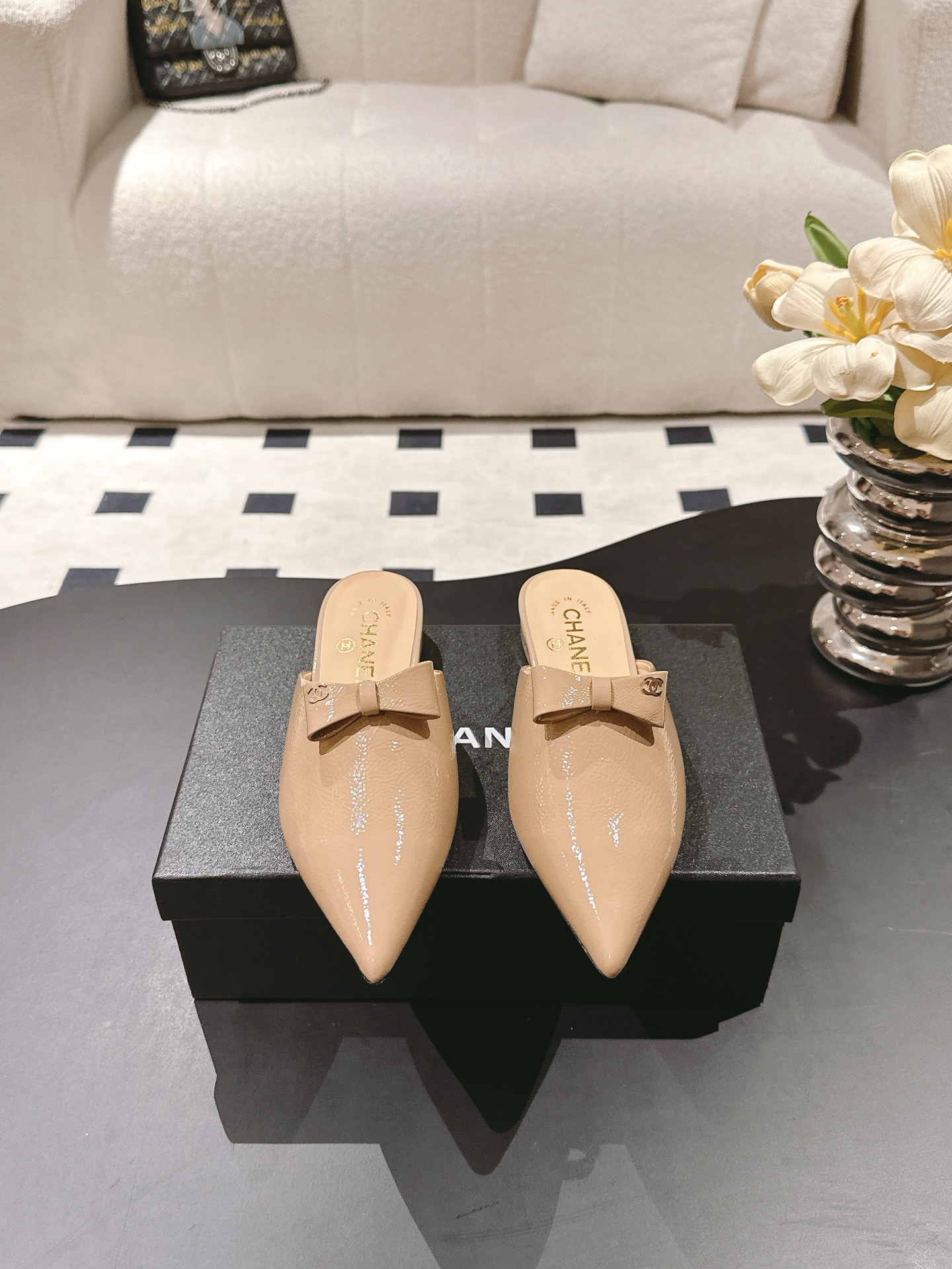 Chanel 𝟐𝟓𝐒𝐒 Zapatos nuevos con lazo de principios de otoño, tacones planos pequeños y fragantes con punta en punta,…