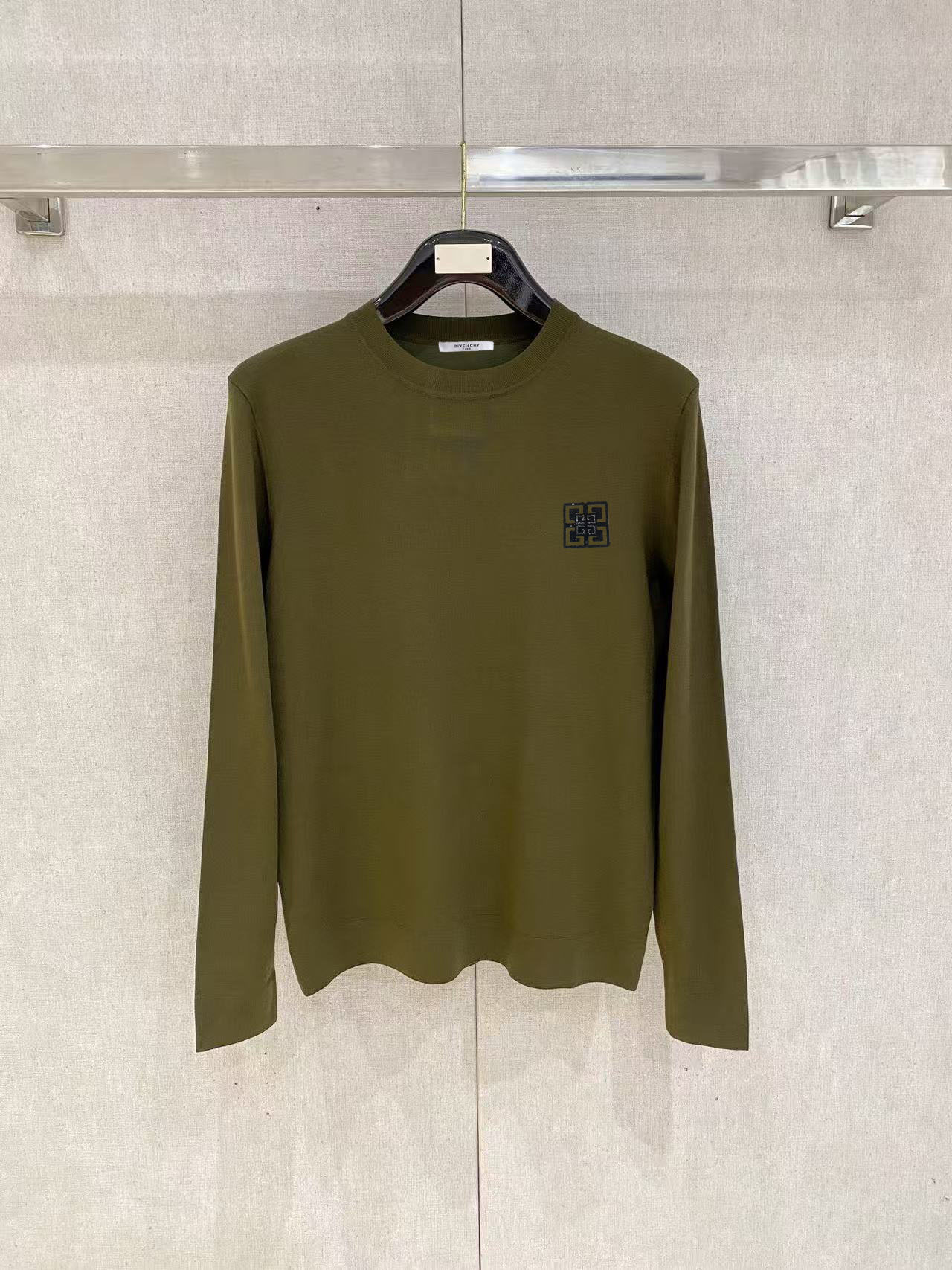 NO:502190,[Imported Laiser wool knitted] [No pilling and no silk hooking] Givenchy's latest autumn and winter series in 2025, 1:1 top replica of the counter, full quality!  A must-have item for trendy people!  The old man who knows the goods quickly starts with size M~XXL, given, alexander wang19860909【进口莱赛尔羊毛针织】【不起球 不勾丝】 纪梵希2025秋冬最新系列,专柜1:1顶级复刻,全品相！潮人必备单品！懂货的老铁赶紧下手 尺码M~XXL,,givenchy,alexander wang,Men's clothing