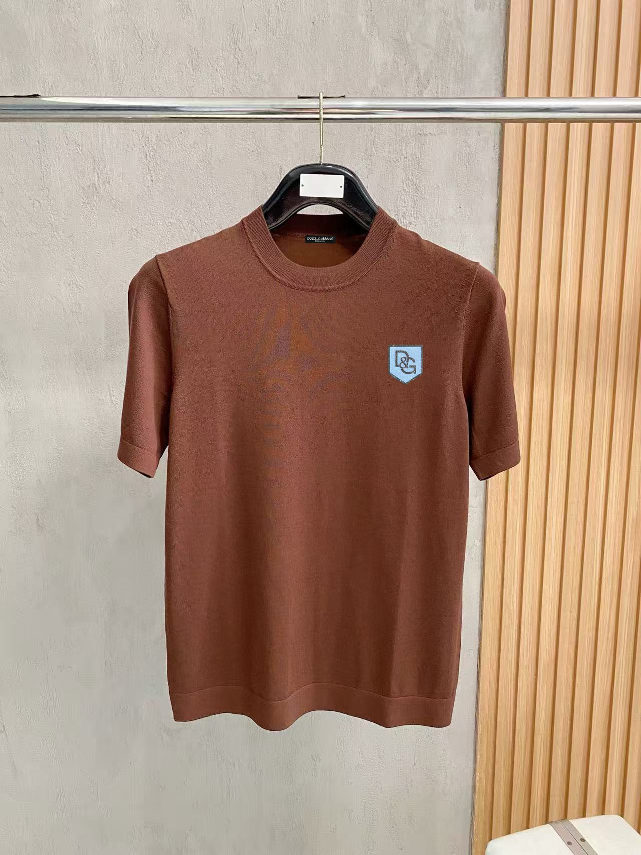 NO:503701,[Imported Laiser wool knitted] [No pilling and no wire hooking] DG Dolce & Gabbana 2025 autumn and winter latest series, 1:1 top replica of the counter, full quality!  A must-have item for trendy people!  The old man who knows the goods quickly starts with size M~XXL, Dolce & Gabbana, alexander wang19860909【进口莱赛尔羊毛针织】【不起球 不勾丝】 DG杜嘉班纳2025秋冬最新系列,专柜1:1顶级复刻,全品相！潮人必备单品！懂货的老铁赶紧下手 尺码M~XXL,,Dolce&Gabbana,alexander wang,Men's clothing