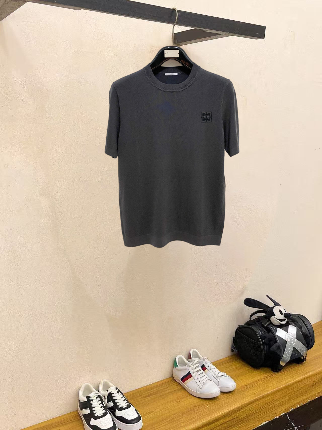 NO:508186,[Imported Laiser wool knitted] [No pilling, no silk hooking] Givenchy's latest autumn and winter series, 1:1 top replica of the counter, full quality!  A must-have item for trendy people!  The old man who knows the goods quickly starts with size M~XXL, given, alexander wang19860909【进口莱赛尔羊毛针织】【不起球 不勾丝】纪梵希秋冬最新系列,专柜1:1顶级复刻,全品相！潮人必备单品！懂货的老铁赶紧下手 尺码M~XXL,,givenchy,alexander wang,Men's clothing