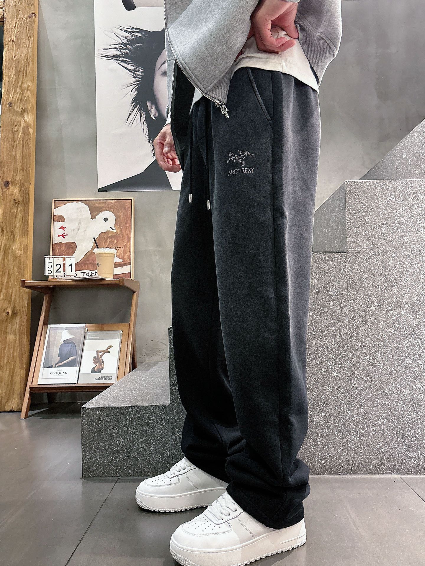 🌾 始祖鸟 🆕2025秋冬新款休闲裤！官网同步发售。品牌经典LOGO休闲裤 ，定制面料，舒适度极好，手触