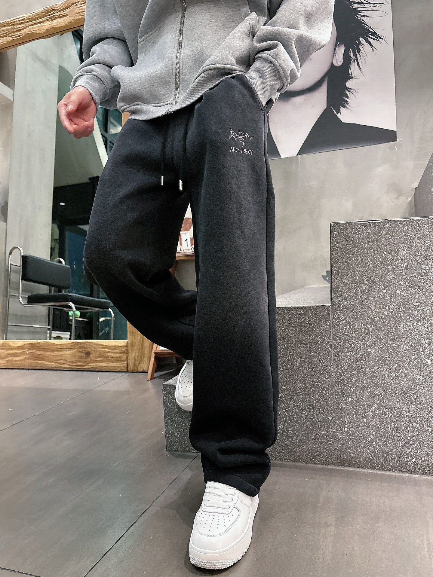 🌾 始祖鸟 🆕2025秋冬新款休闲裤！官网同步发售。品牌经典LOGO休闲裤 ，定制面料，舒适度极好，手触