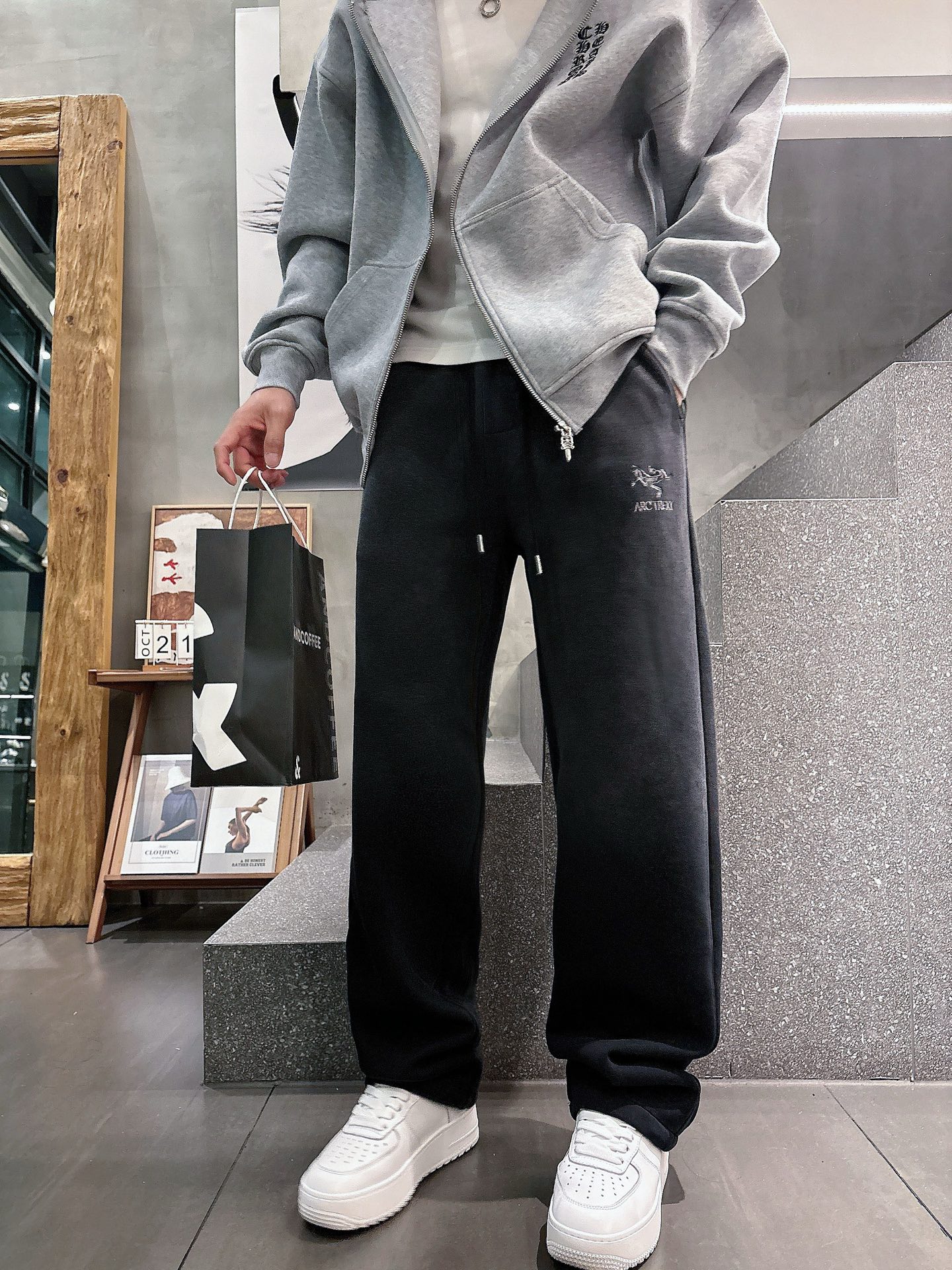 🌾 始祖鸟 🆕2025秋冬新款休闲裤！官网同步发售。品牌经典LOGO休闲裤 ，定制面料，舒适度极好，手触