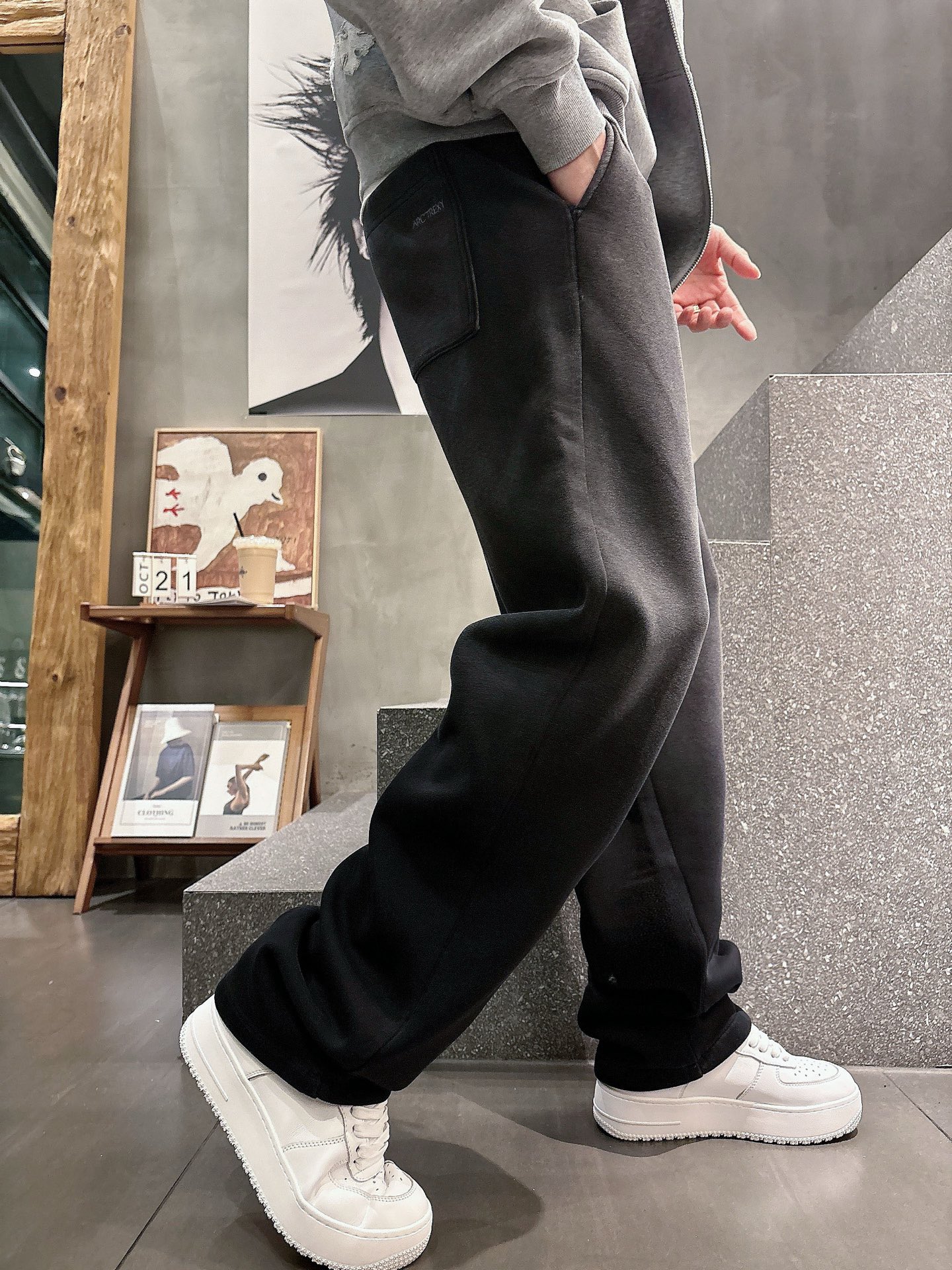 🌾 始祖鸟 🆕2025秋冬新款休闲裤！官网同步发售。品牌经典LOGO休闲裤 ，定制面料，舒适度极好，手触