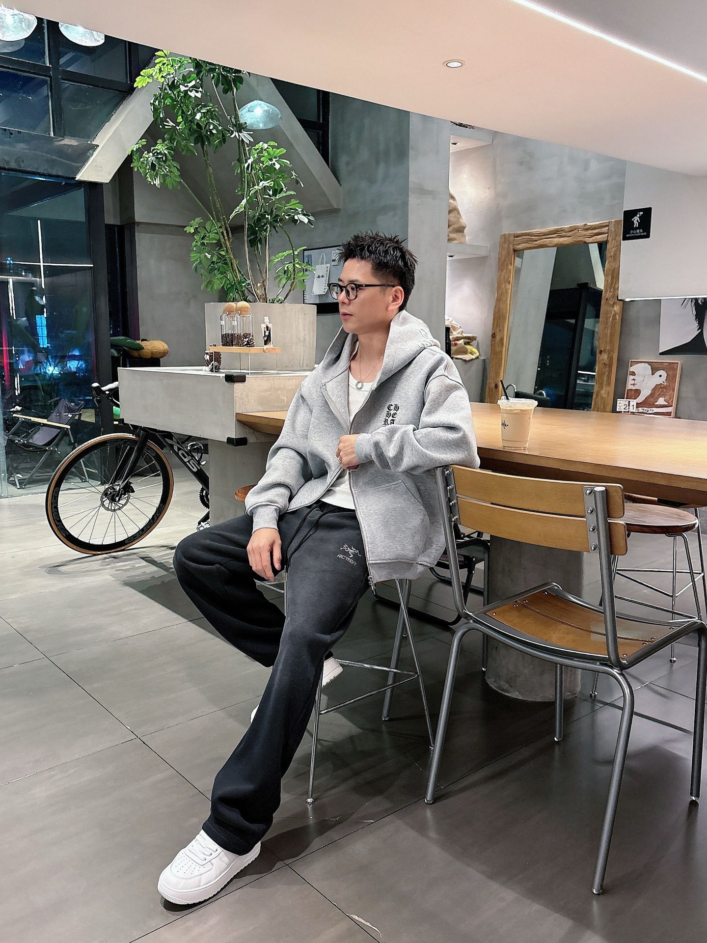 🌾 始祖鸟 🆕2025秋冬新款休闲裤！官网同步发售。品牌经典LOGO休闲裤 ，定制面料，舒适度极好，手触