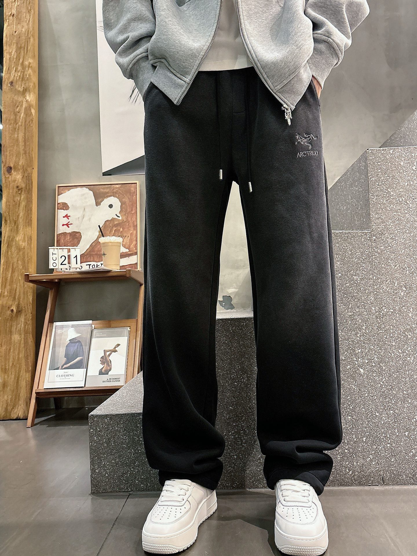 🌾 始祖鸟 🆕2025秋冬新款休闲裤！官网同步发售。品牌经典LOGO休闲裤 ，定制面料，舒适度极好，手触