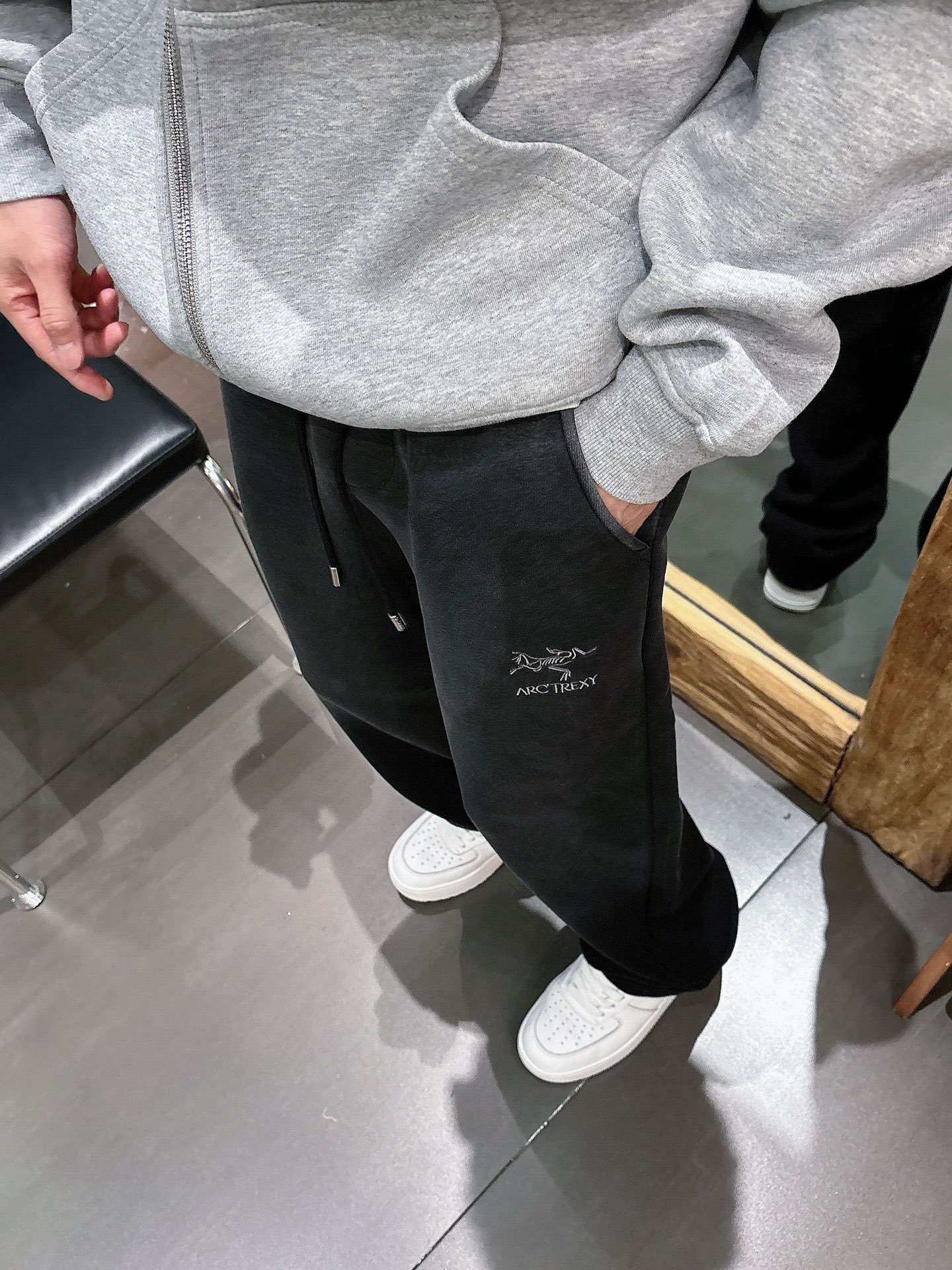 🌾 始祖鸟 🆕2025秋冬新款休闲裤！官网同步发售。品牌经典LOGO休闲裤 ，定制面料，舒适度极好，手触